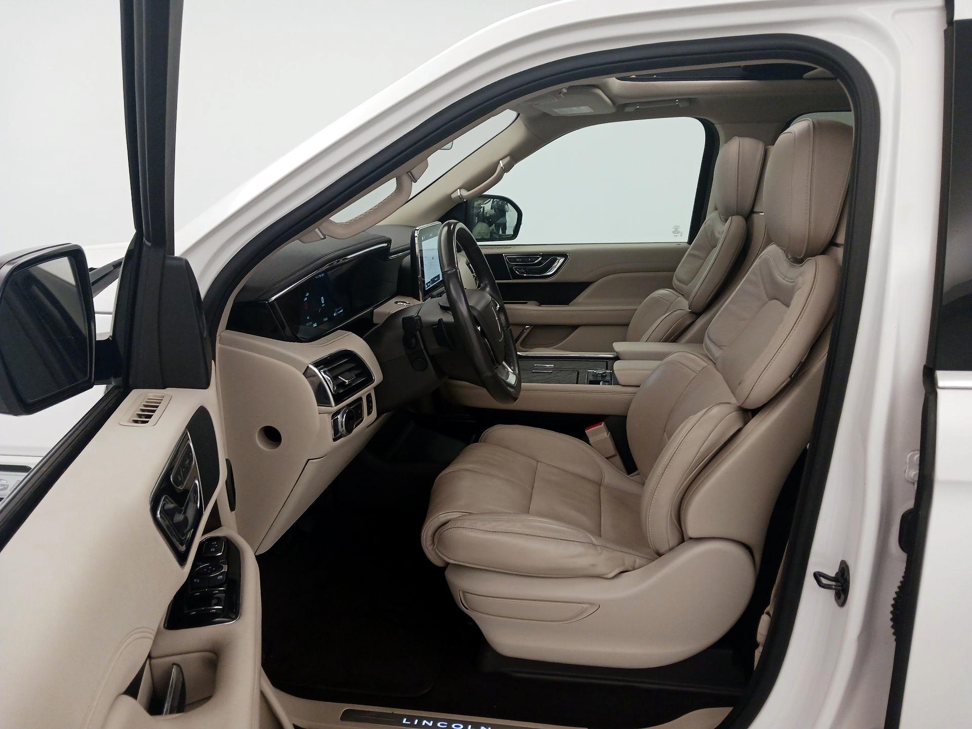 Thumbnail: 2019 Lincoln Navigator L - 11