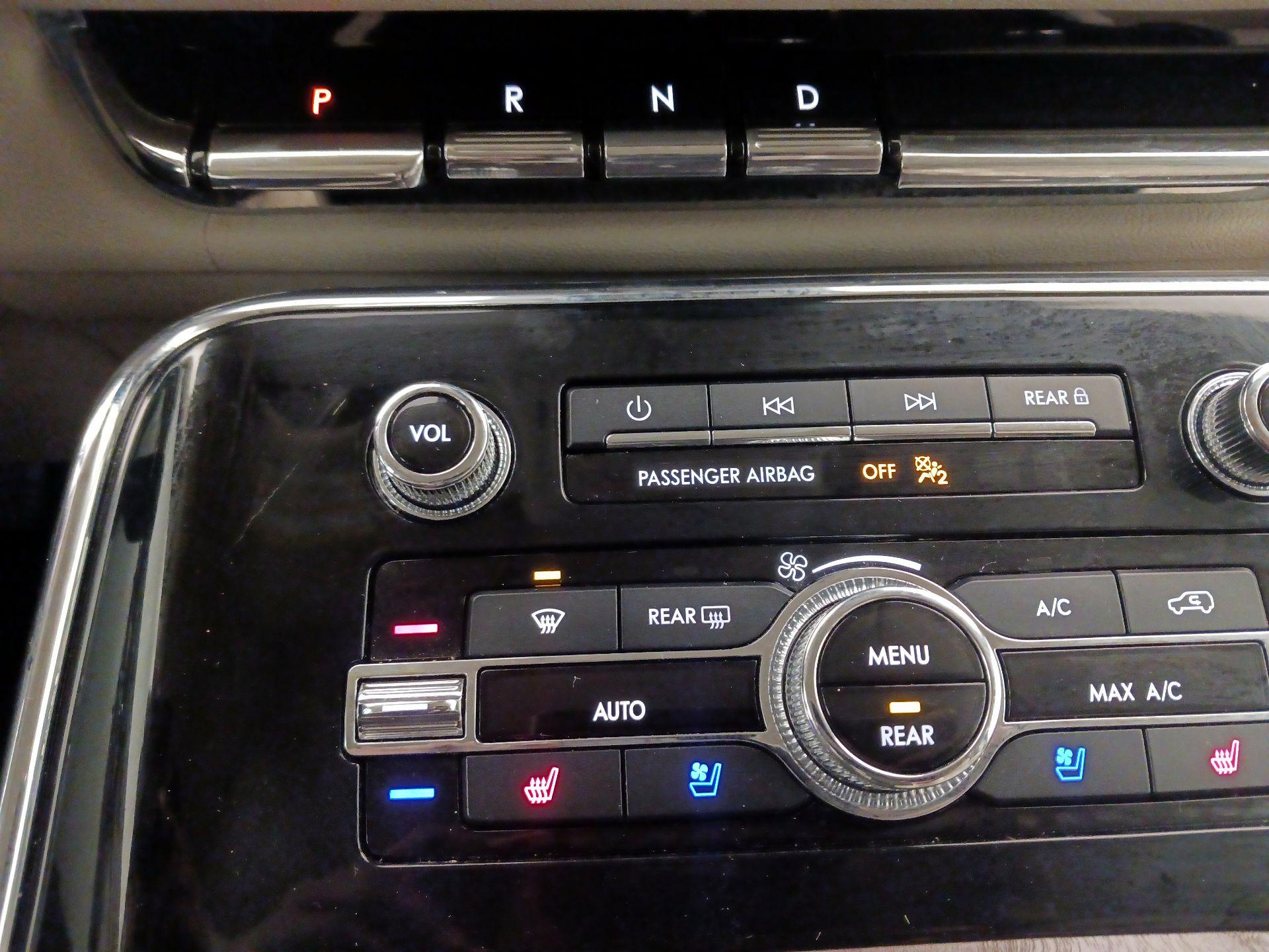 Thumbnail: 2019 Lincoln Navigator L - 18