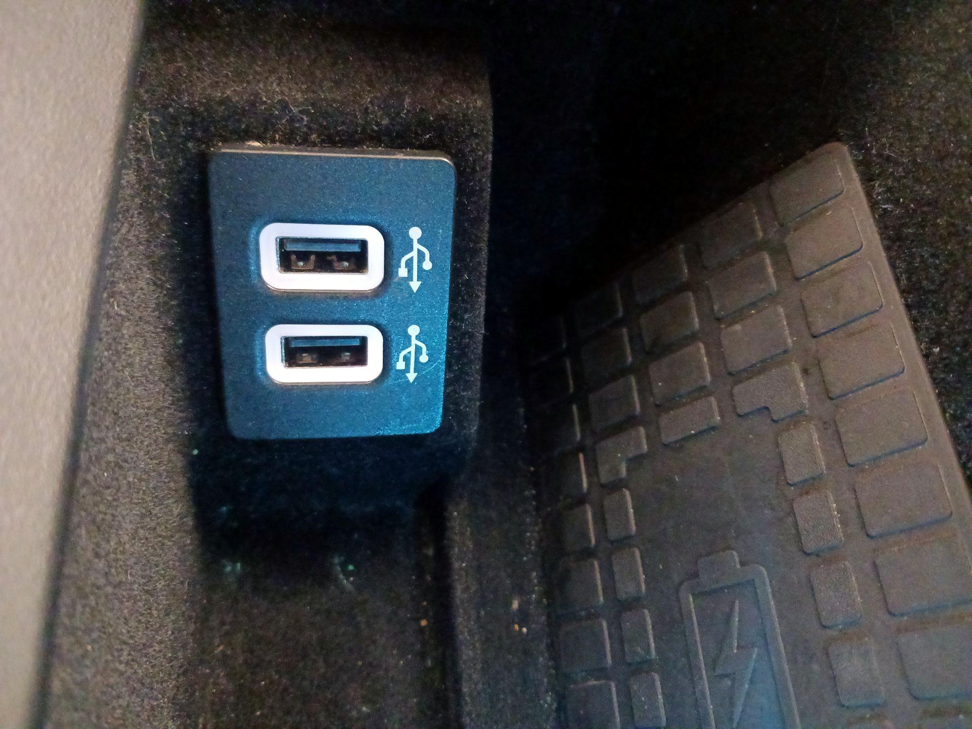 Thumbnail: 2019 Lincoln Navigator L - 19