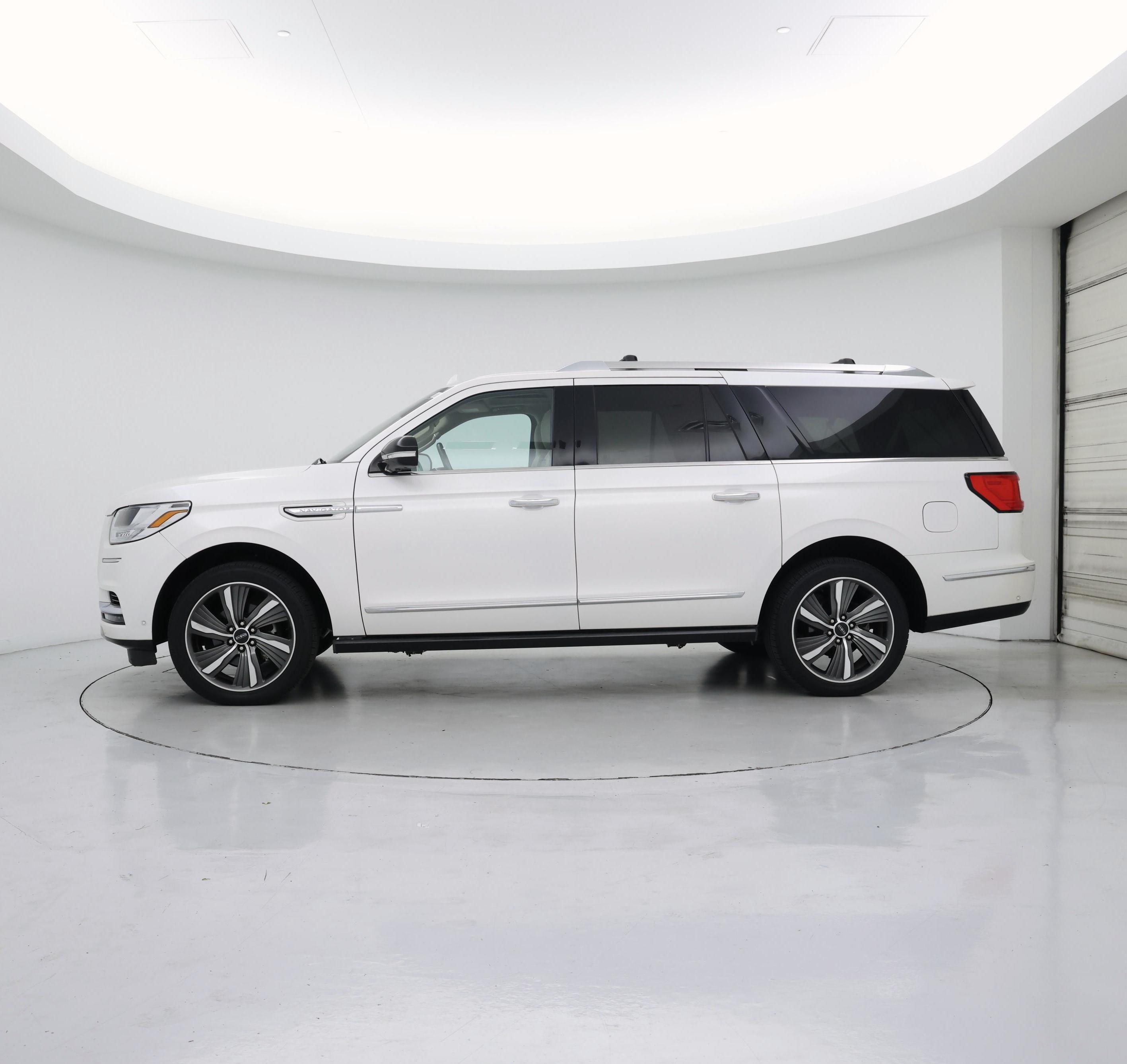 Thumbnail: 2019 Lincoln Navigator L - 3