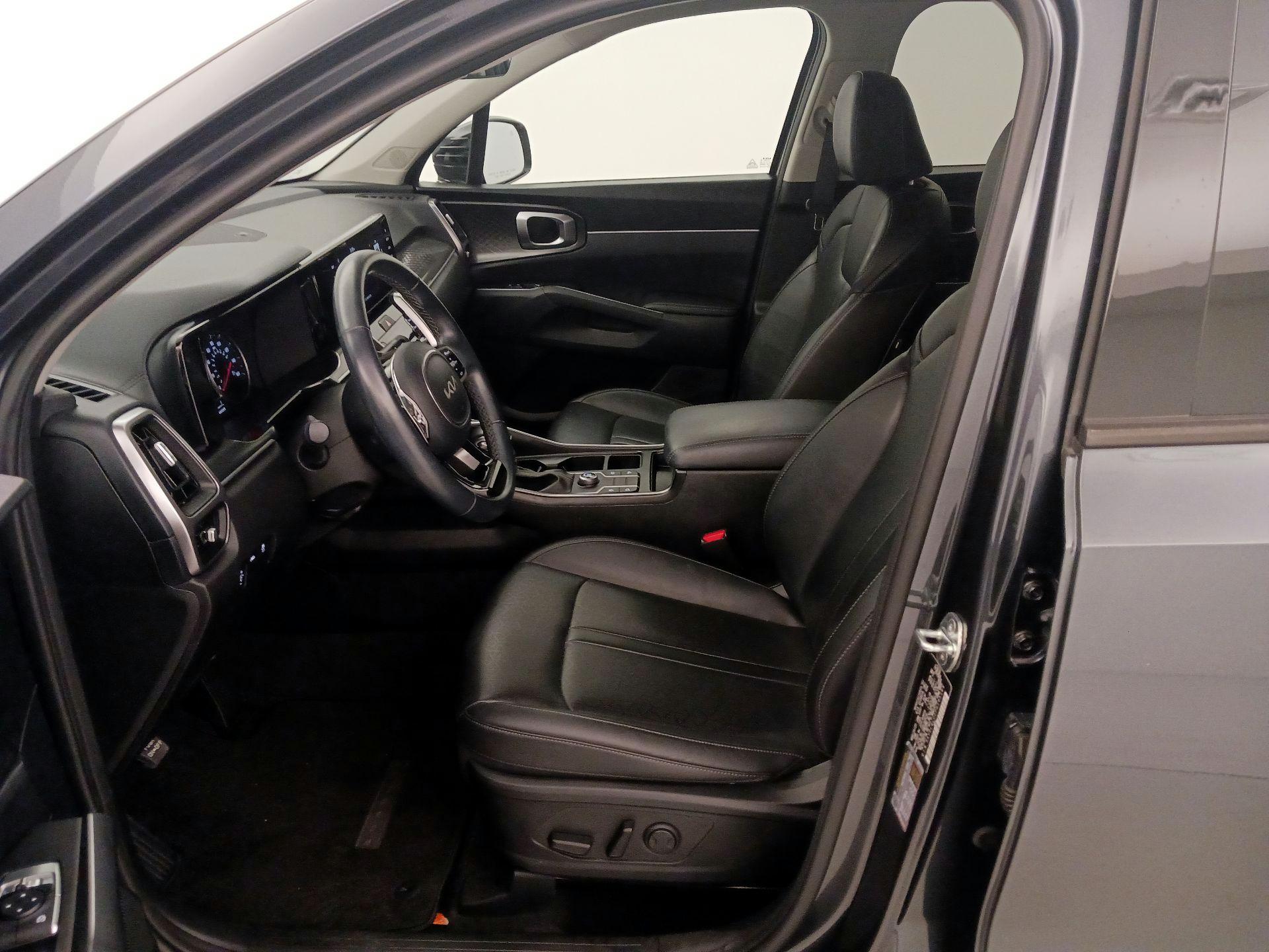 Thumbnail: 2023 Kia Sorento - 11