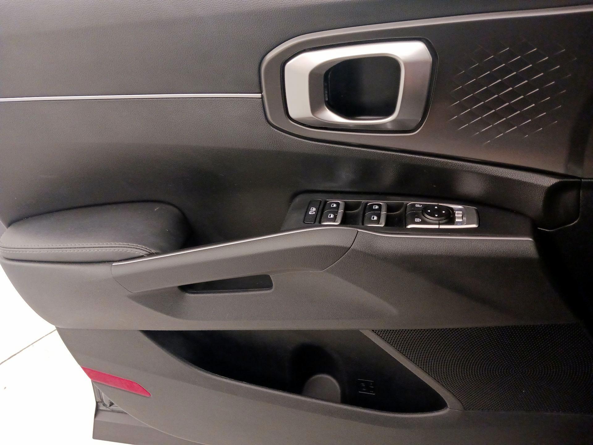 Thumbnail: 2023 Kia Sorento - 12