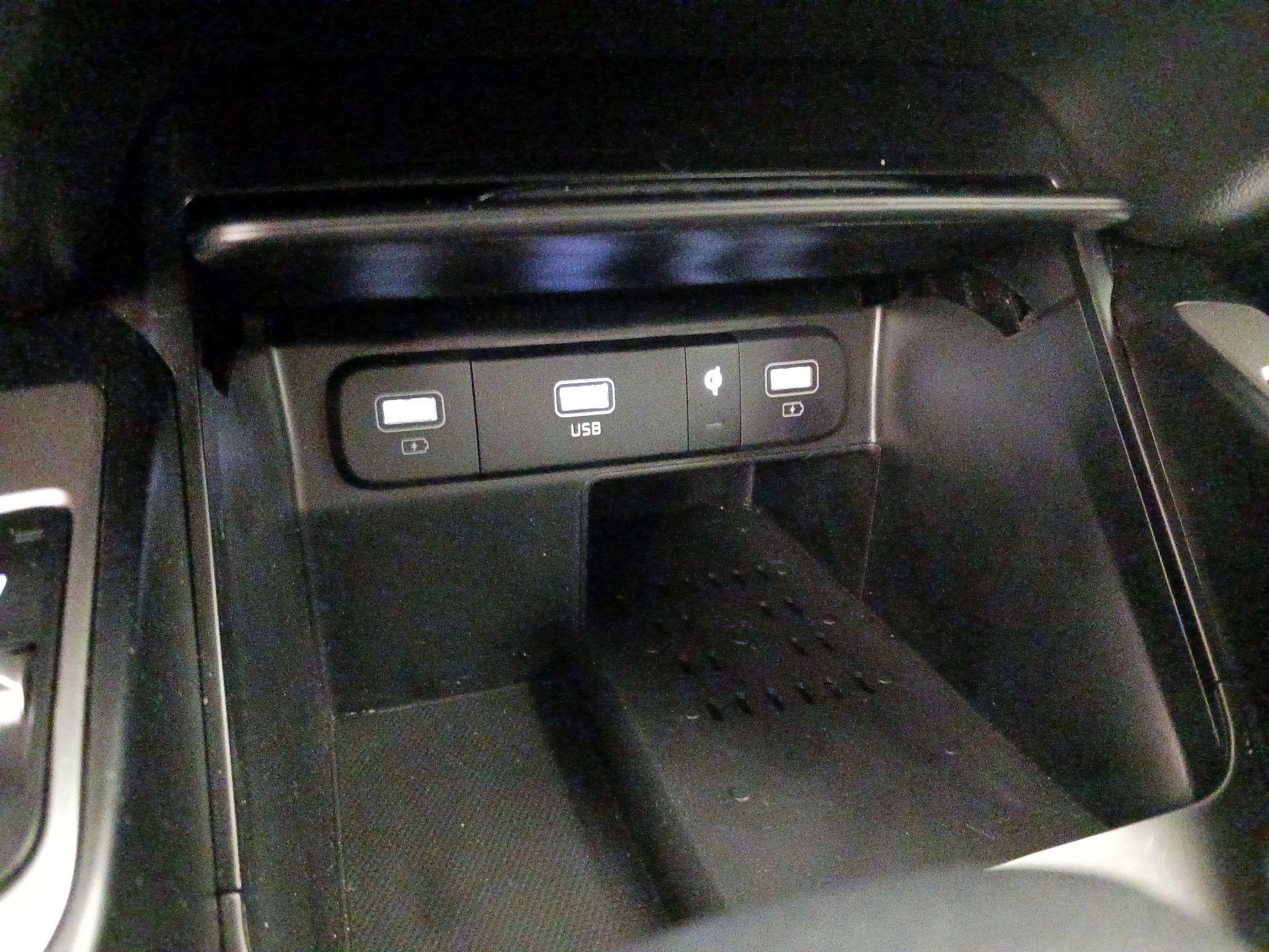 Thumbnail: 2023 Kia Sorento - 19