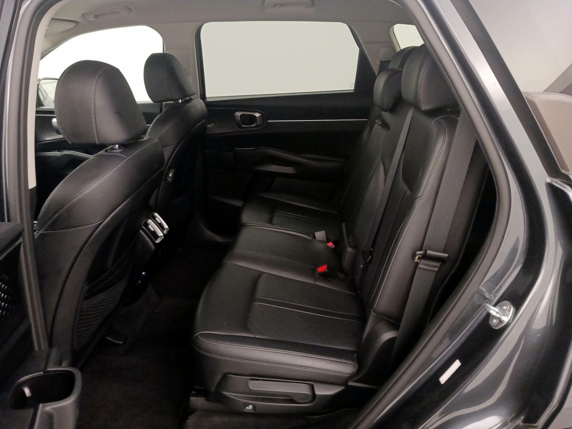 Thumbnail: 2023 Kia Sorento - 20