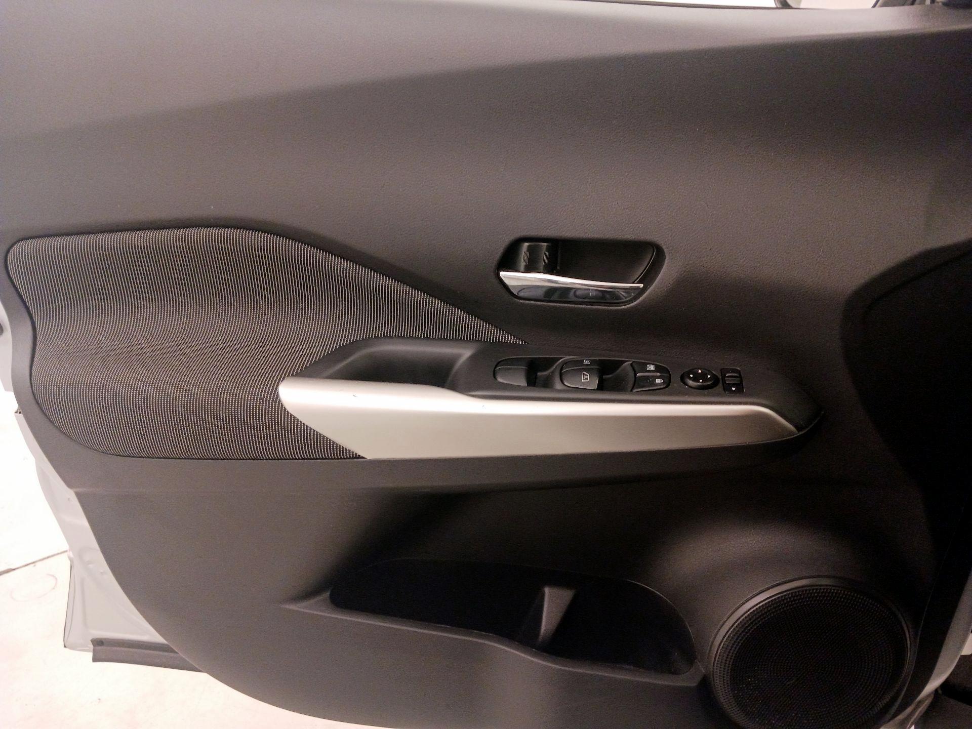 Thumbnail: 2020 Nissan Kicks - 12