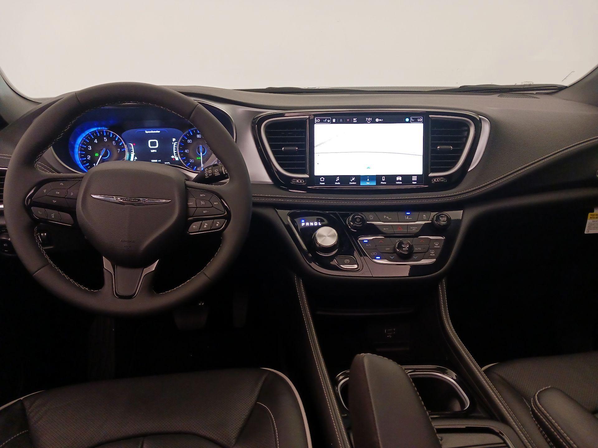 Thumbnail: 2026 Chrysler Pacifica - 9