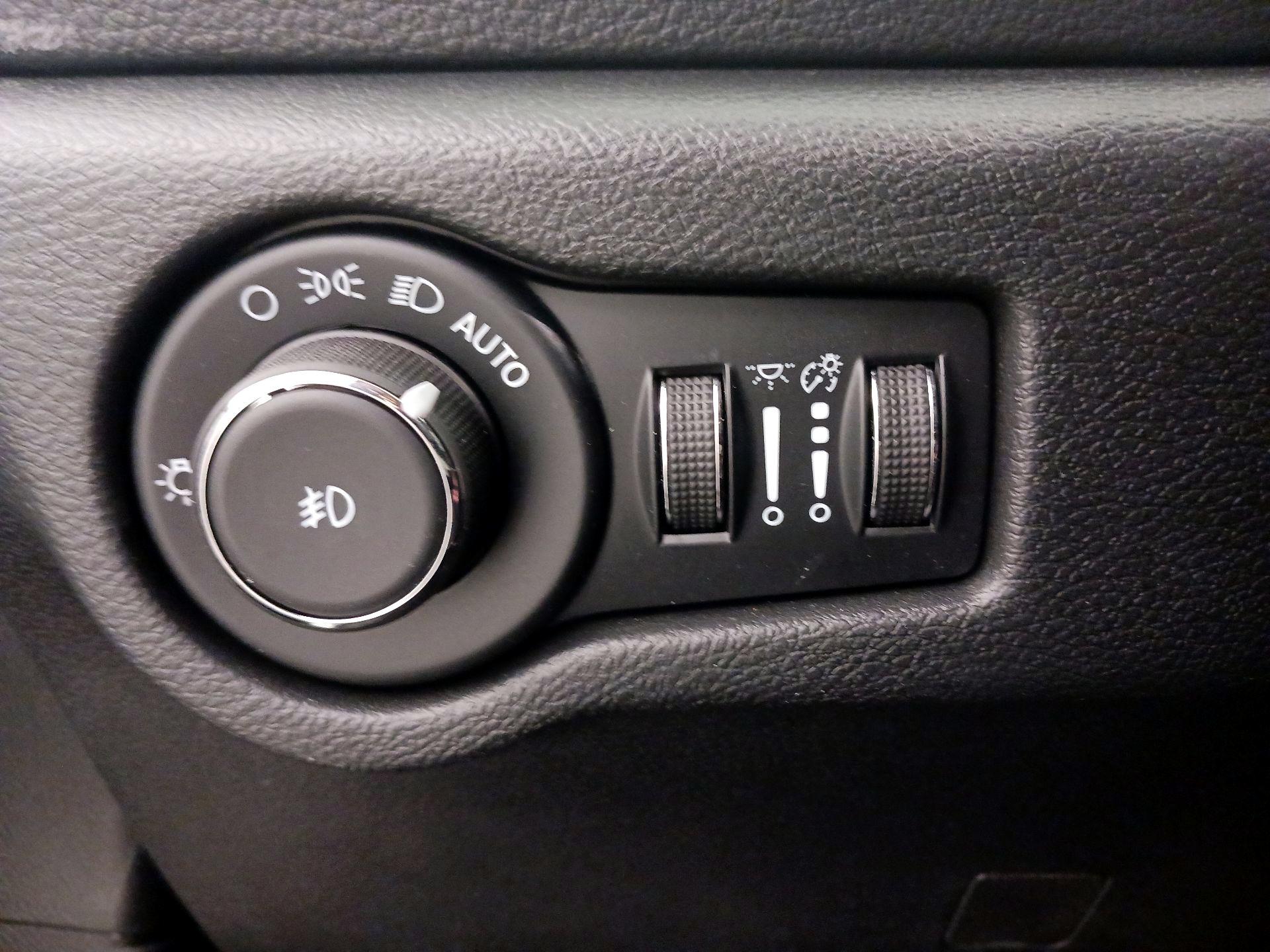 Thumbnail: 2026 Chrysler Pacifica - 13