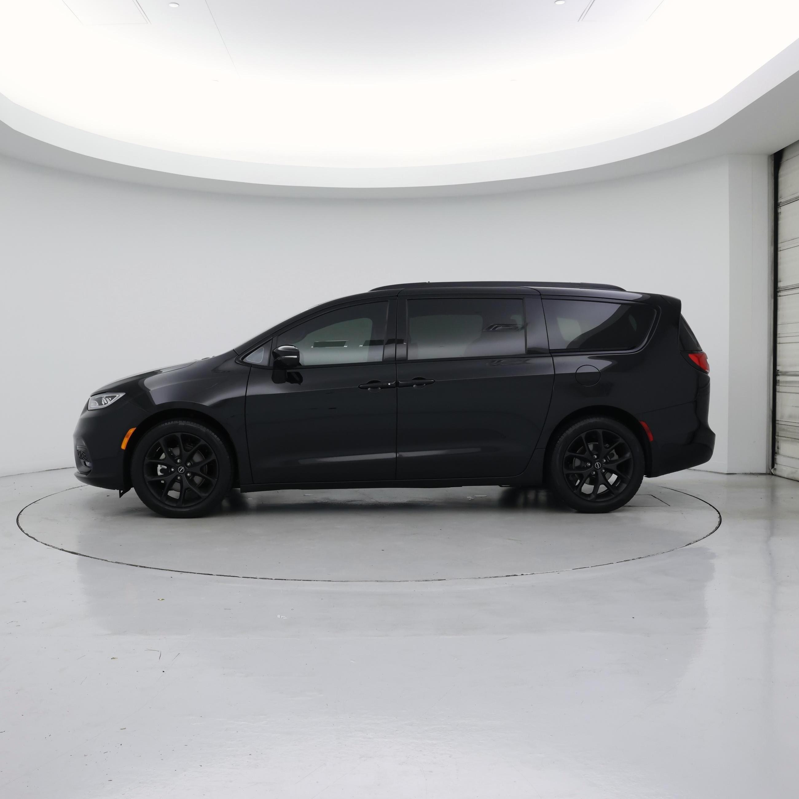 Thumbnail: 2026 Chrysler Pacifica - 3