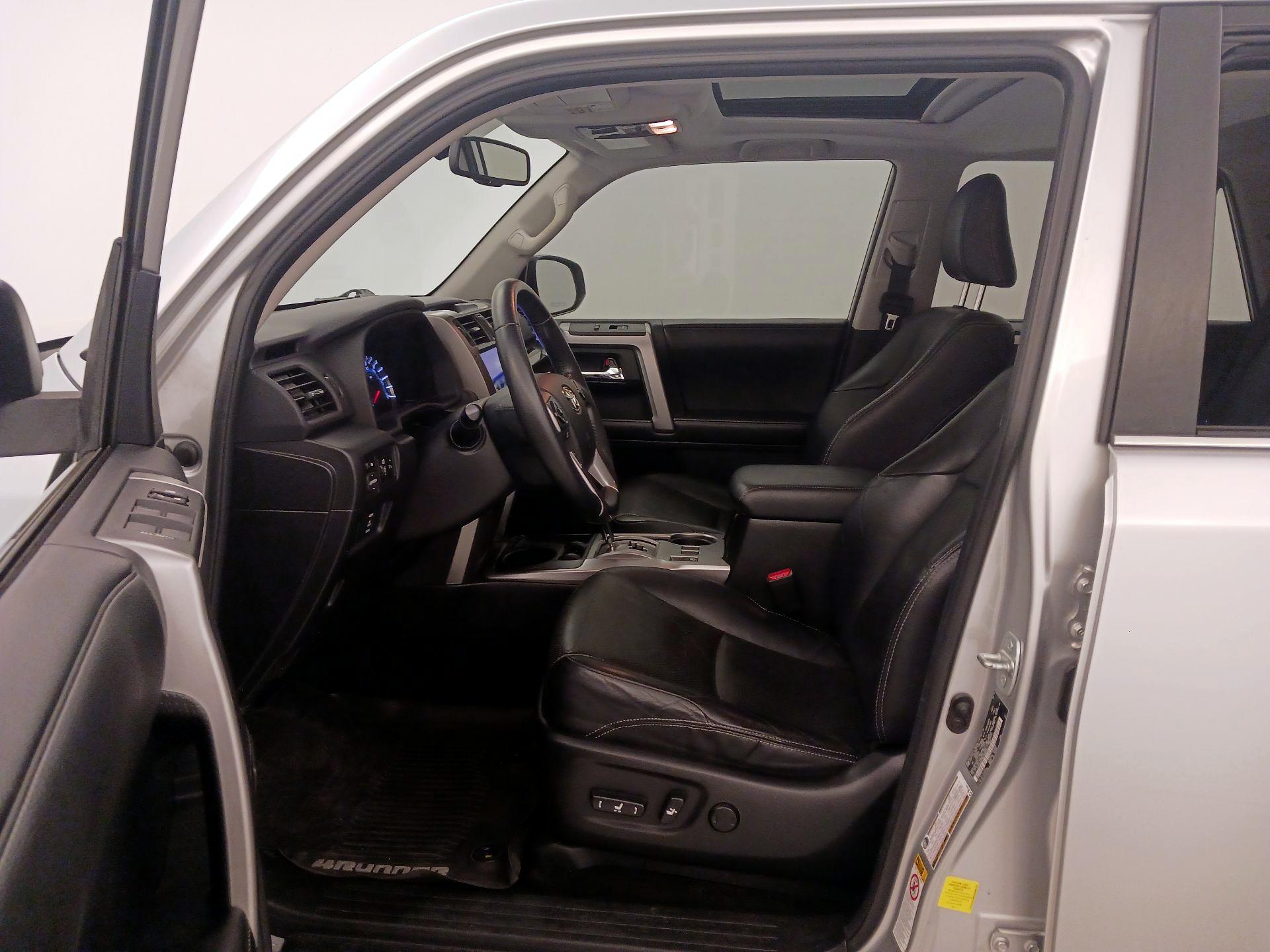 Thumbnail: 2014 Toyota 4Runner - 11