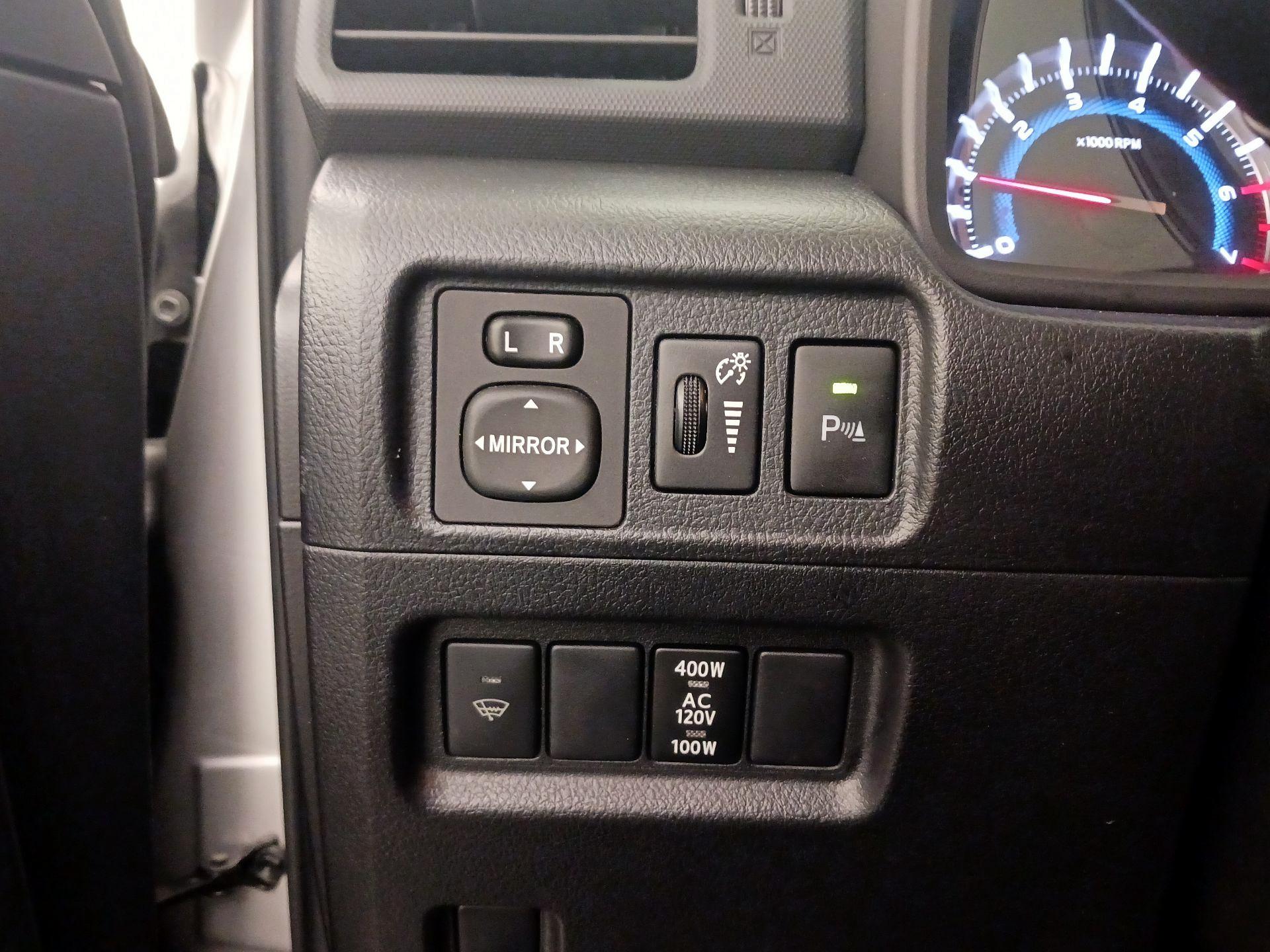 Thumbnail: 2014 Toyota 4Runner - 13