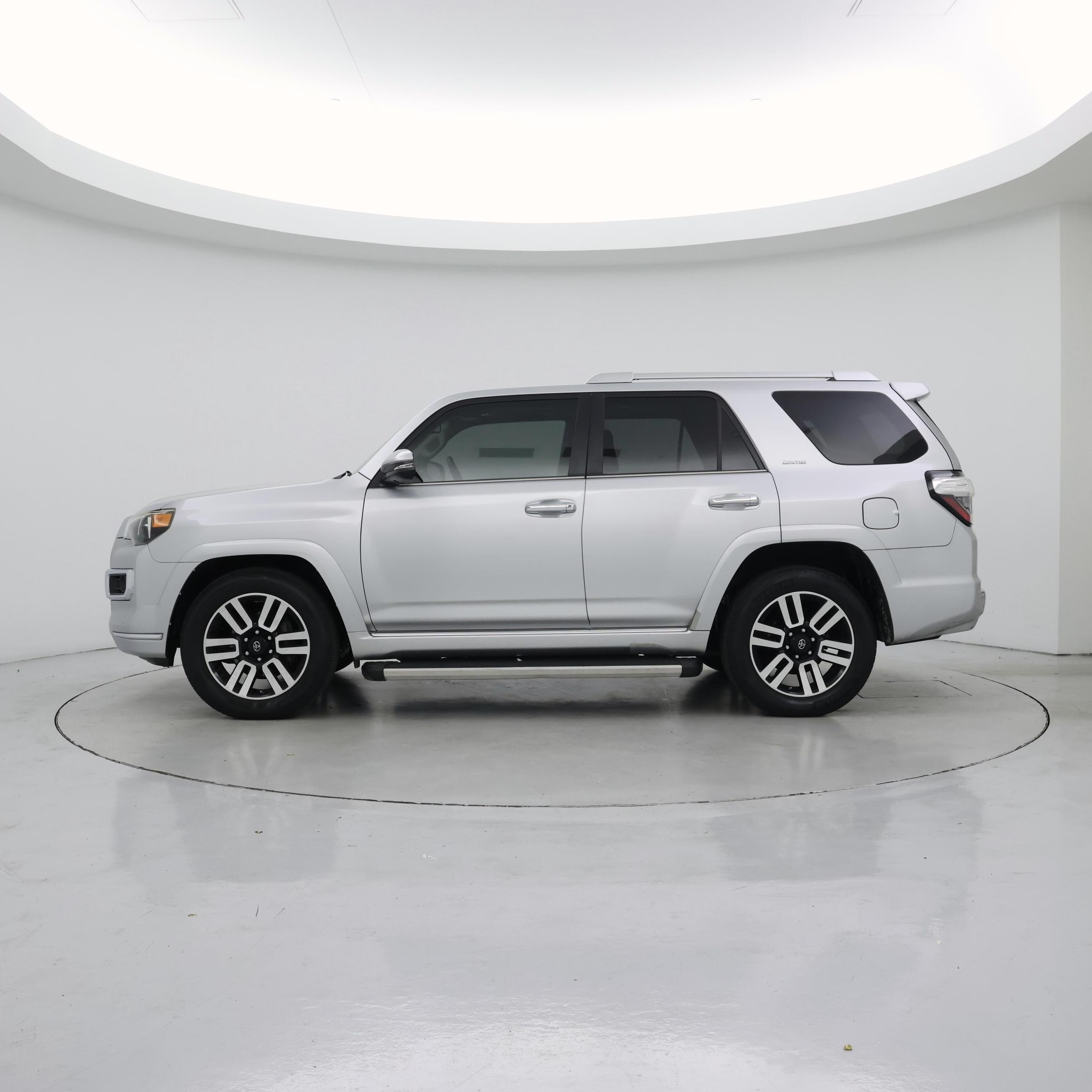 Thumbnail: 2014 Toyota 4Runner - 3