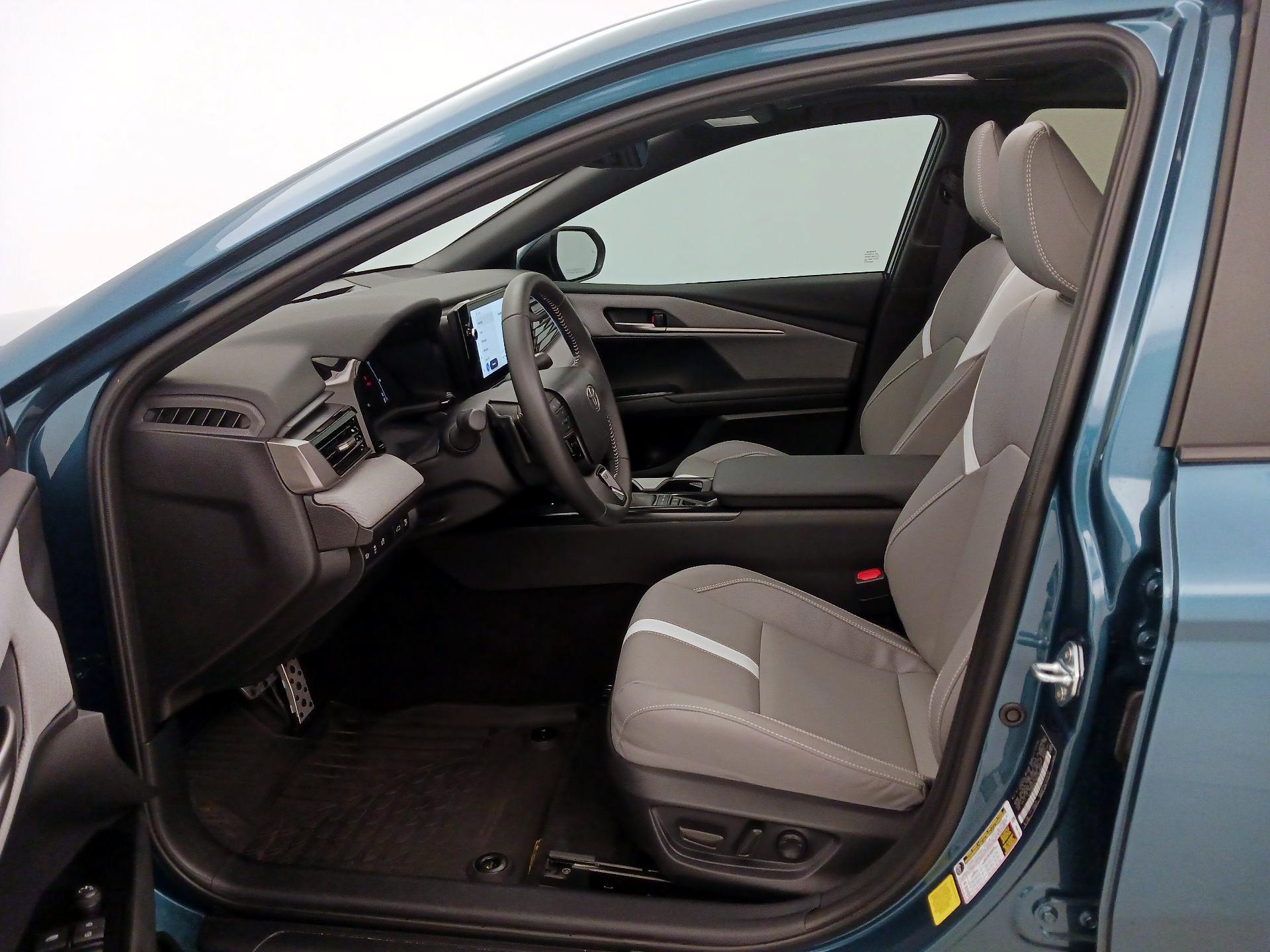 Thumbnail: 2025 Toyota Camry - 11