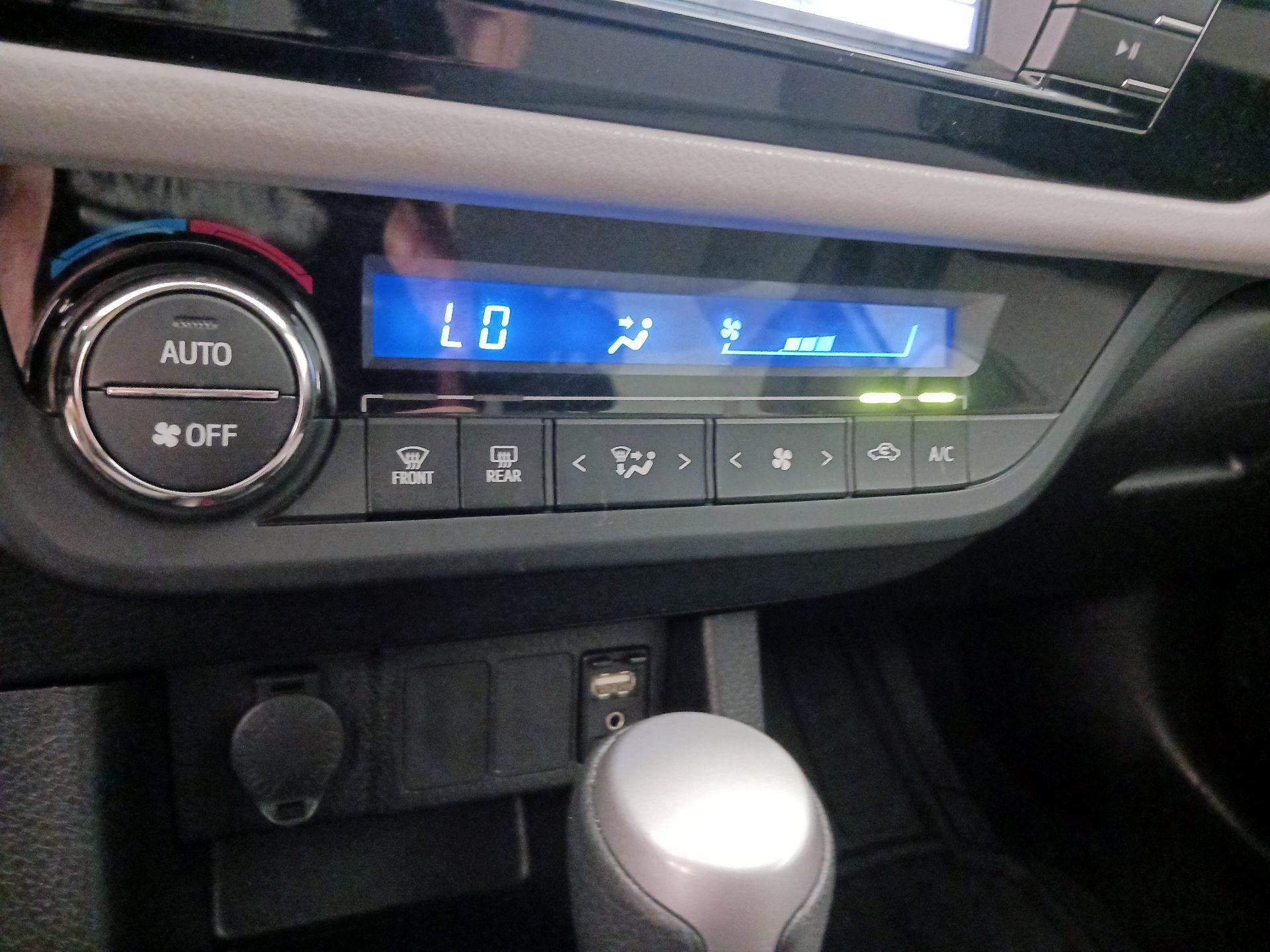 Thumbnail: 2014 Toyota Corolla - 16