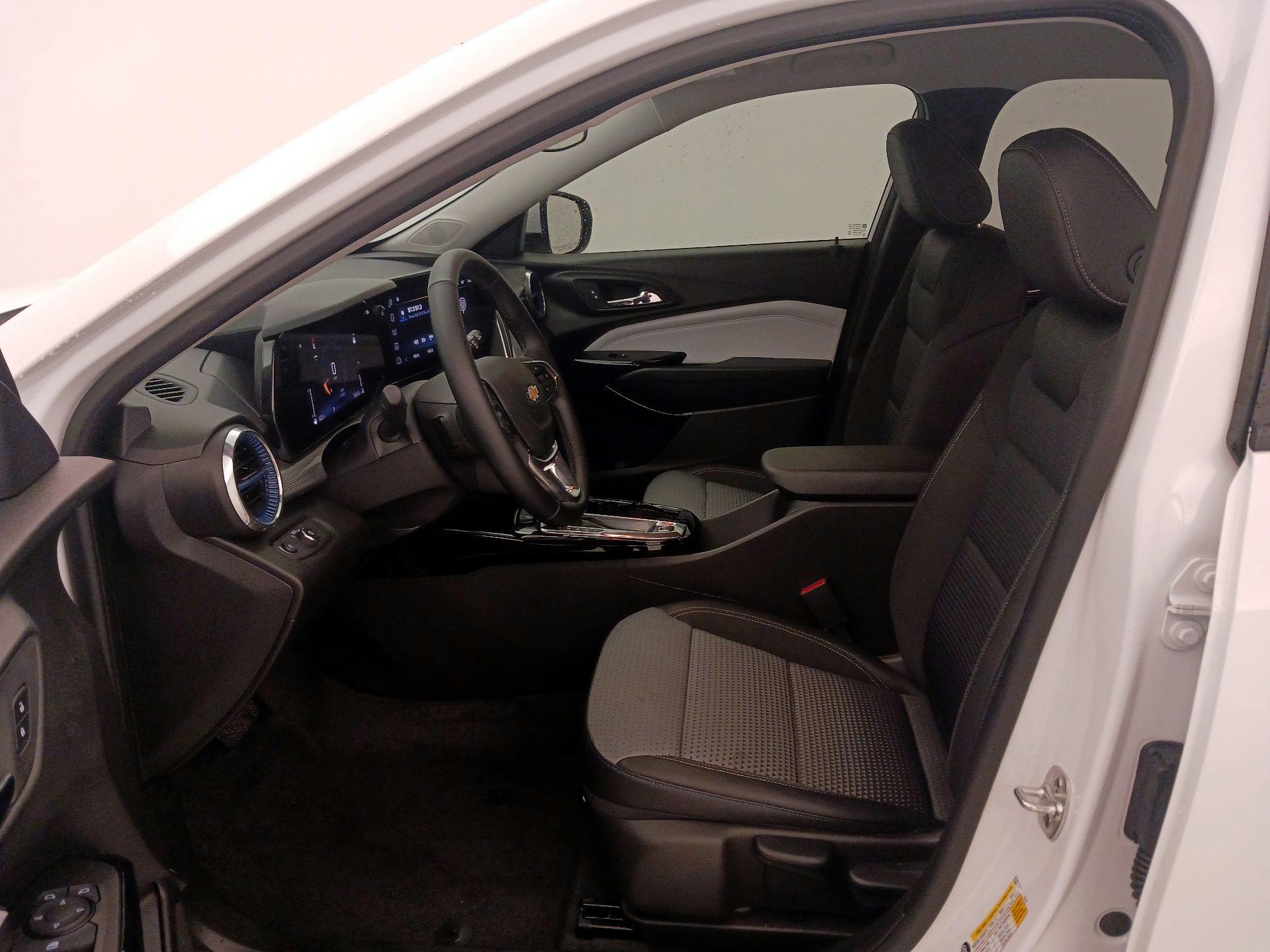 Thumbnail: 2025 Chevrolet Trax - 11