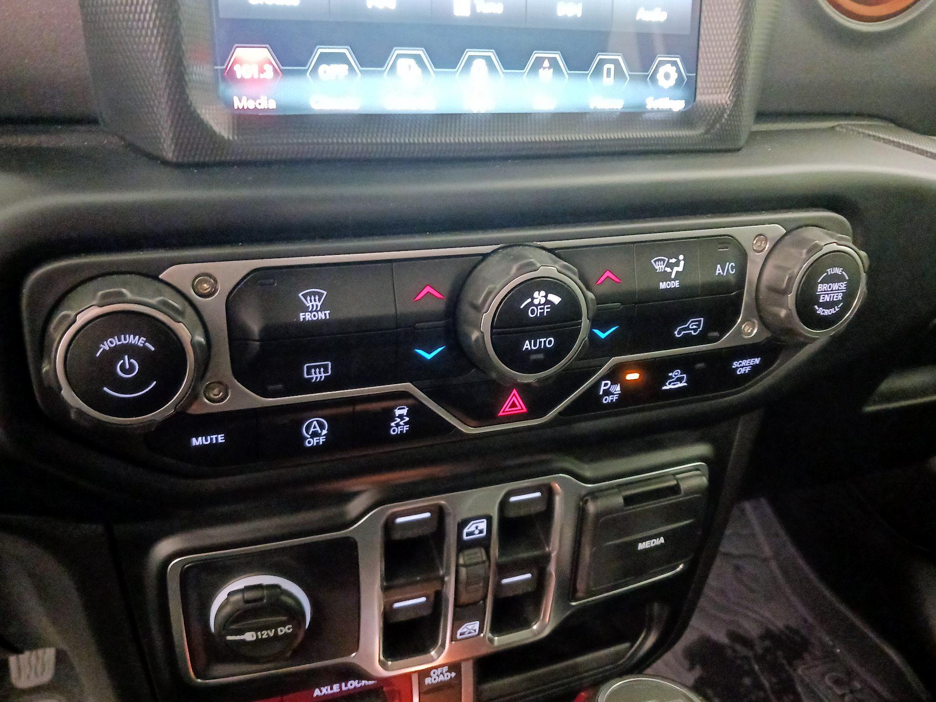 Thumbnail: 2023 Jeep Gladiator - 17