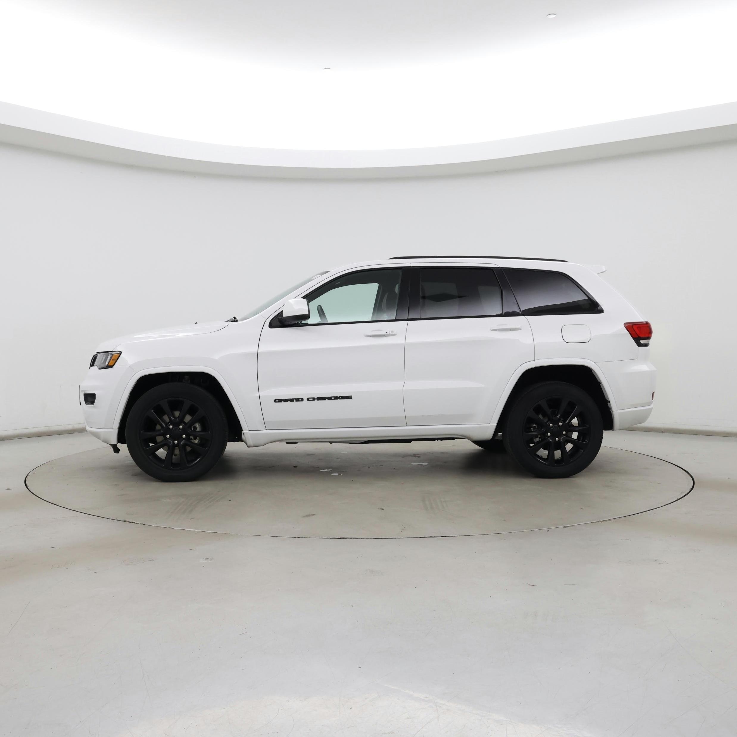 Thumbnail: 2017 Jeep Grand Cherokee - 3