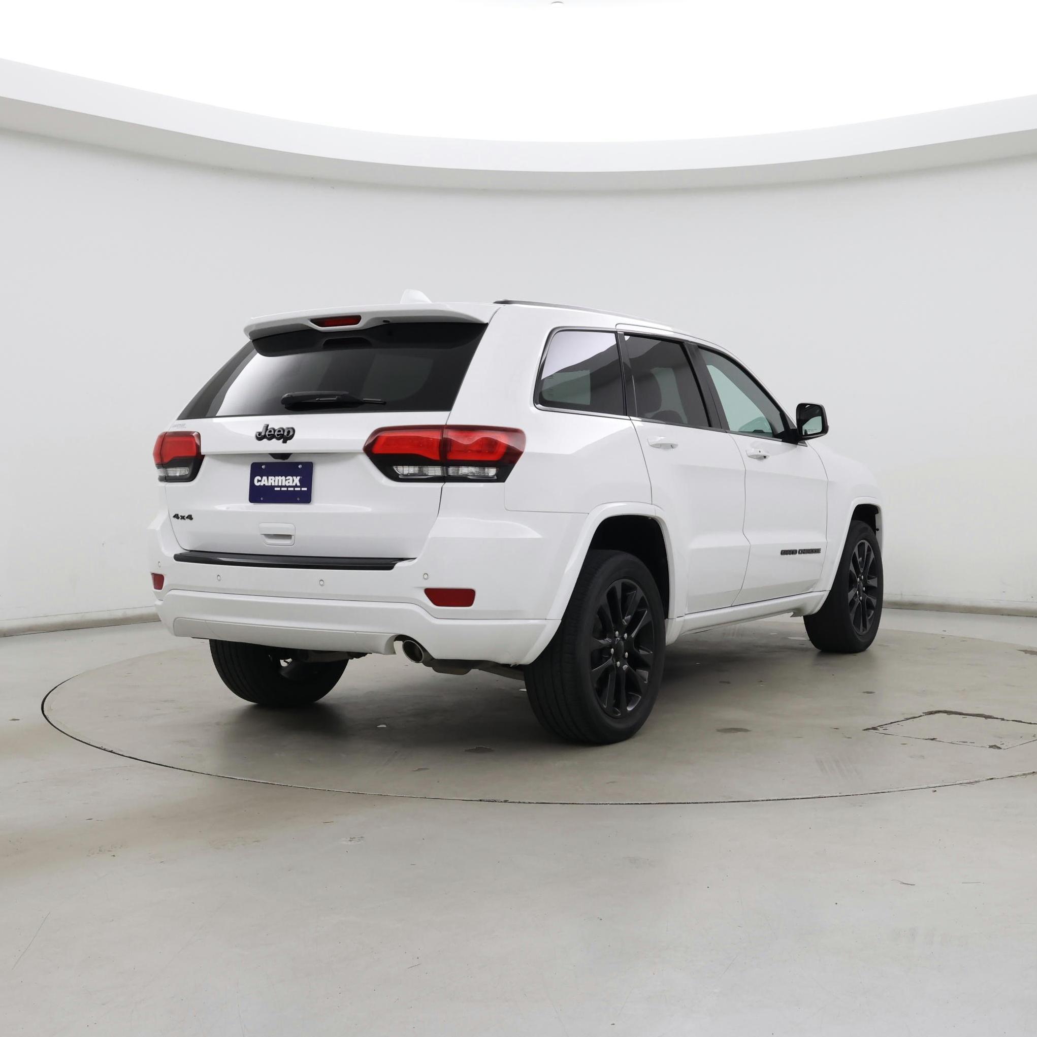 Thumbnail: 2017 Jeep Grand Cherokee - 8