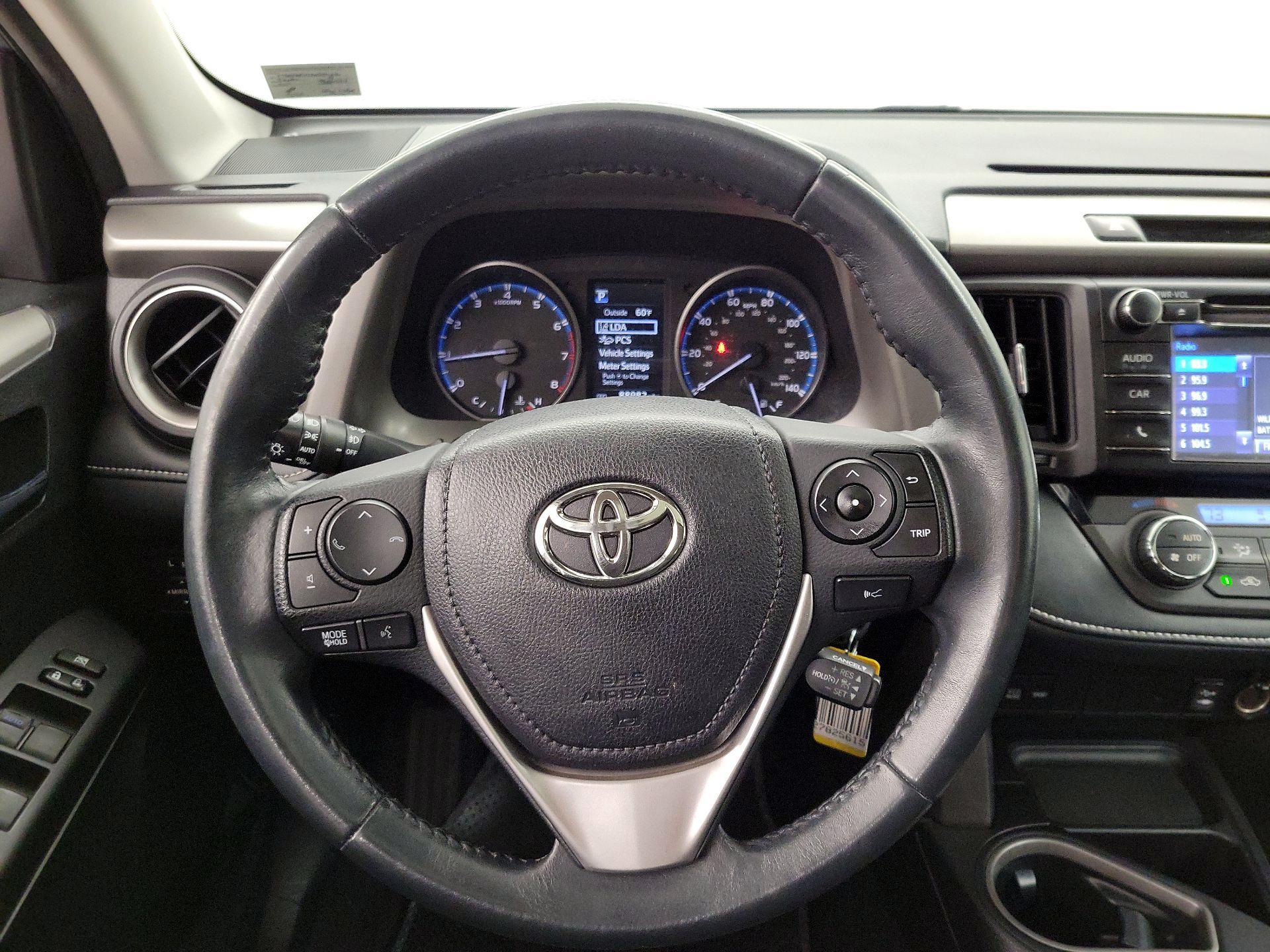 Thumbnail: 2018 Toyota RAV4 - 10