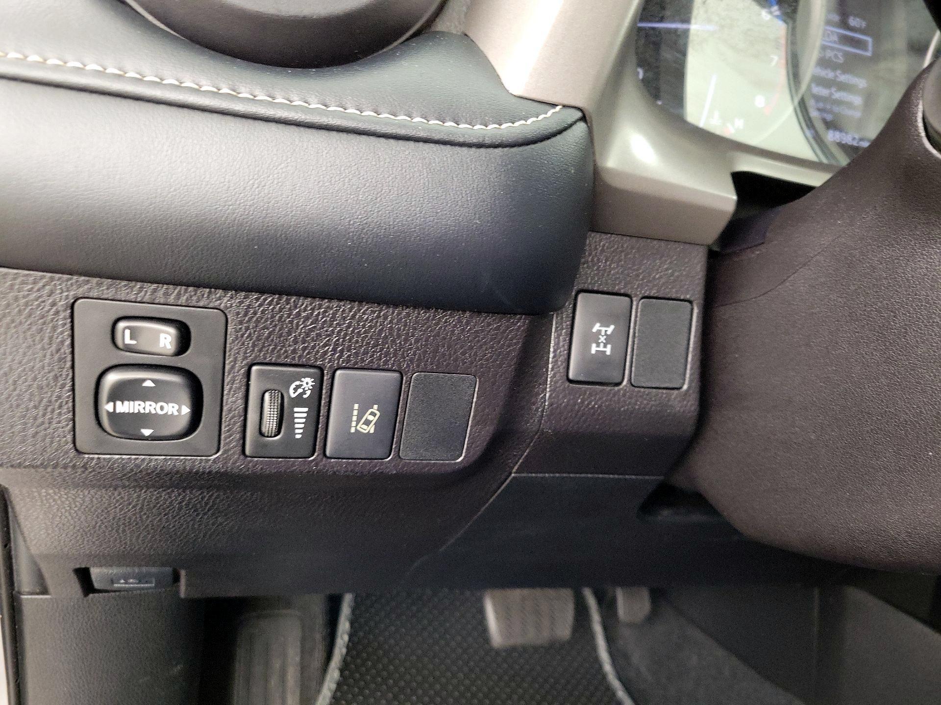 Thumbnail: 2018 Toyota RAV4 - 13