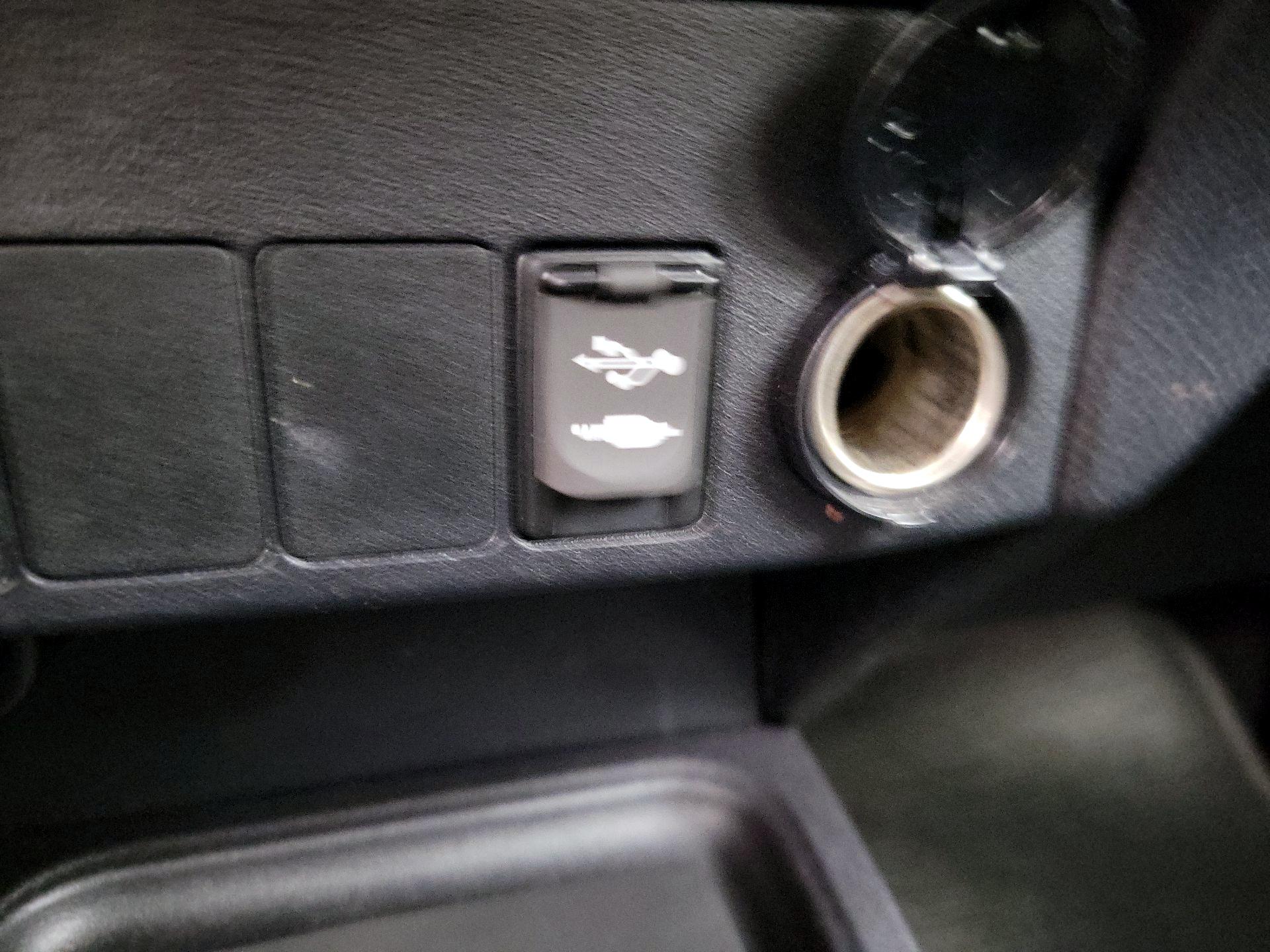 Thumbnail: 2018 Toyota RAV4 - 18