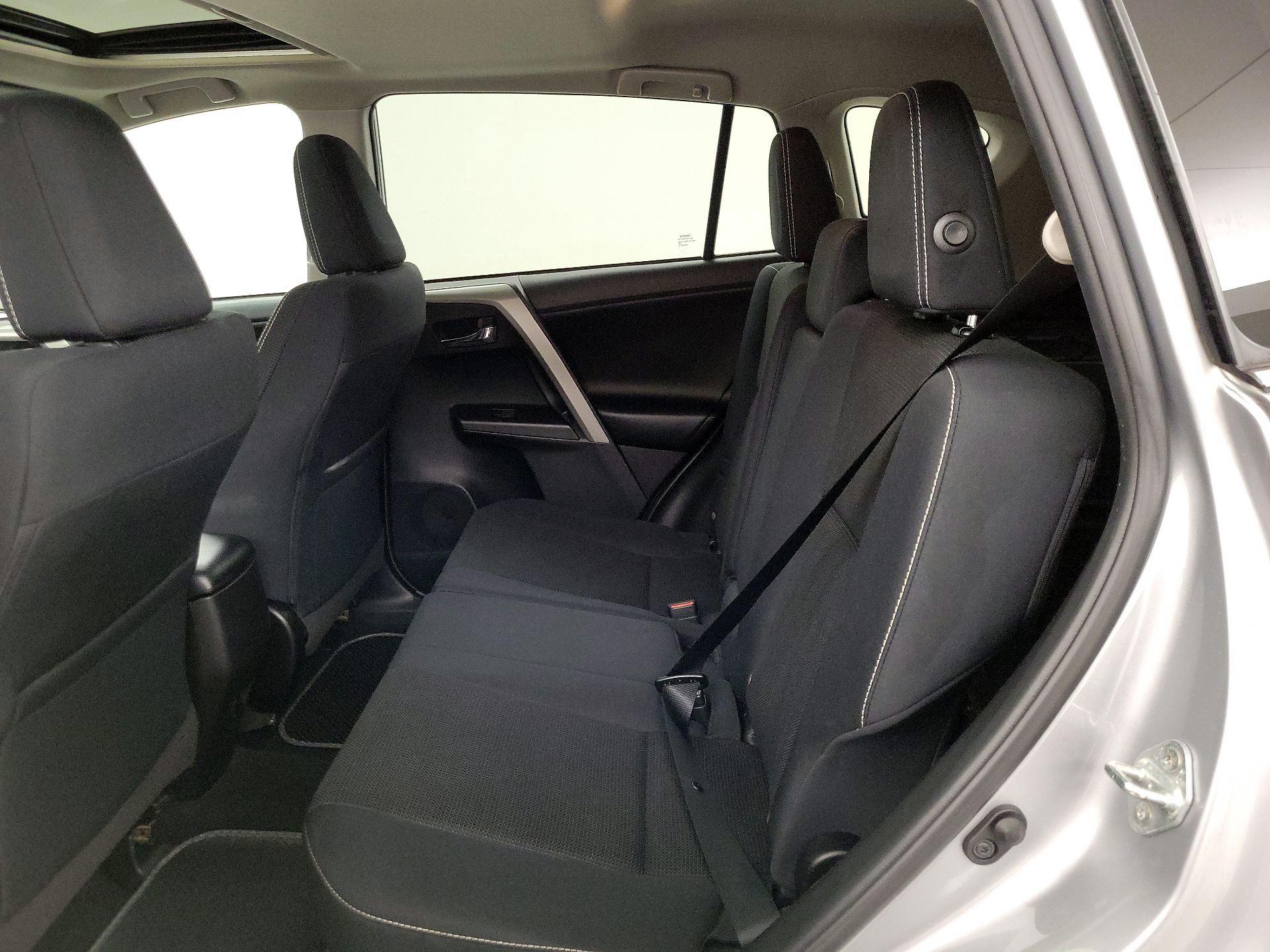 Thumbnail: 2018 Toyota RAV4 - 20