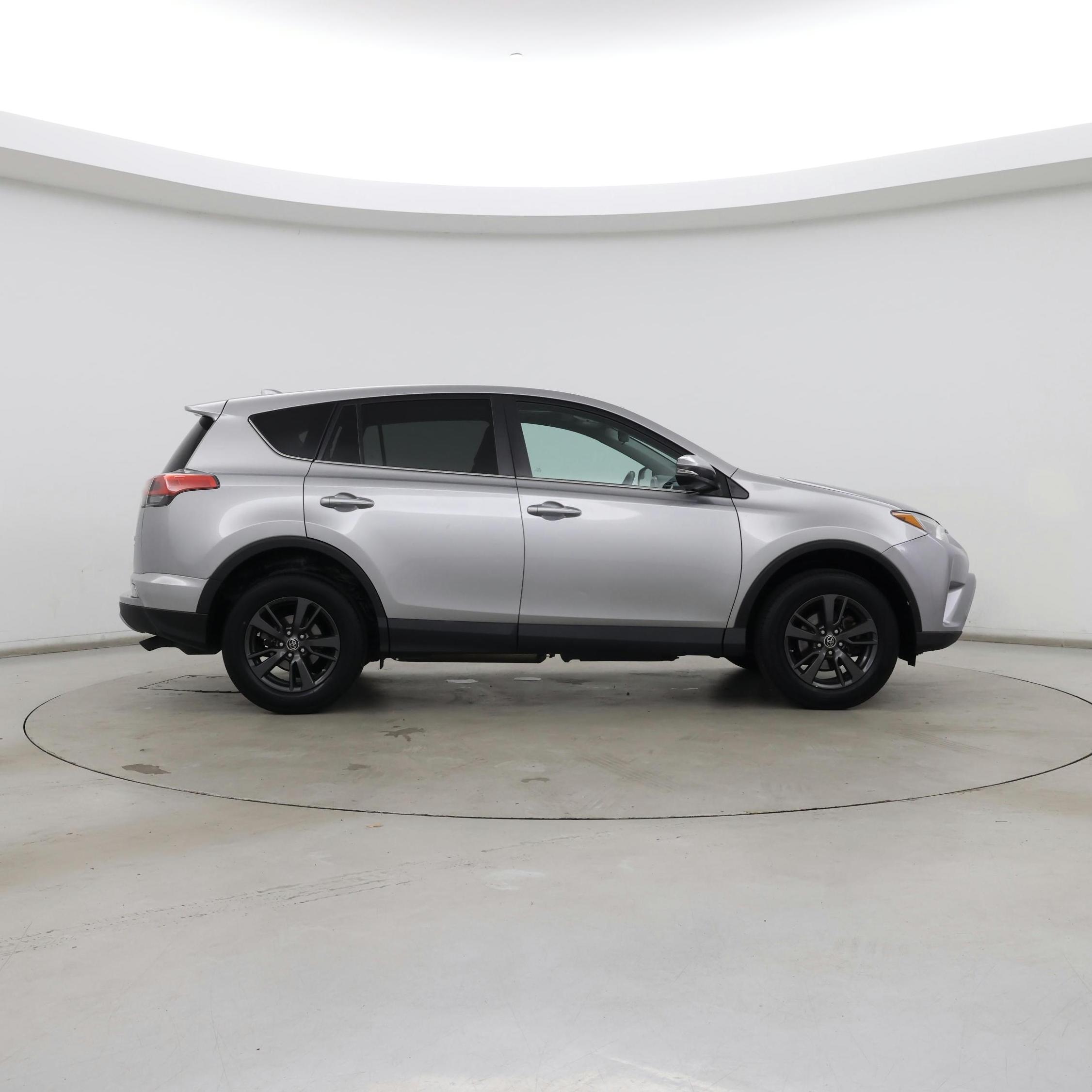 Thumbnail: 2018 Toyota RAV4 - 7