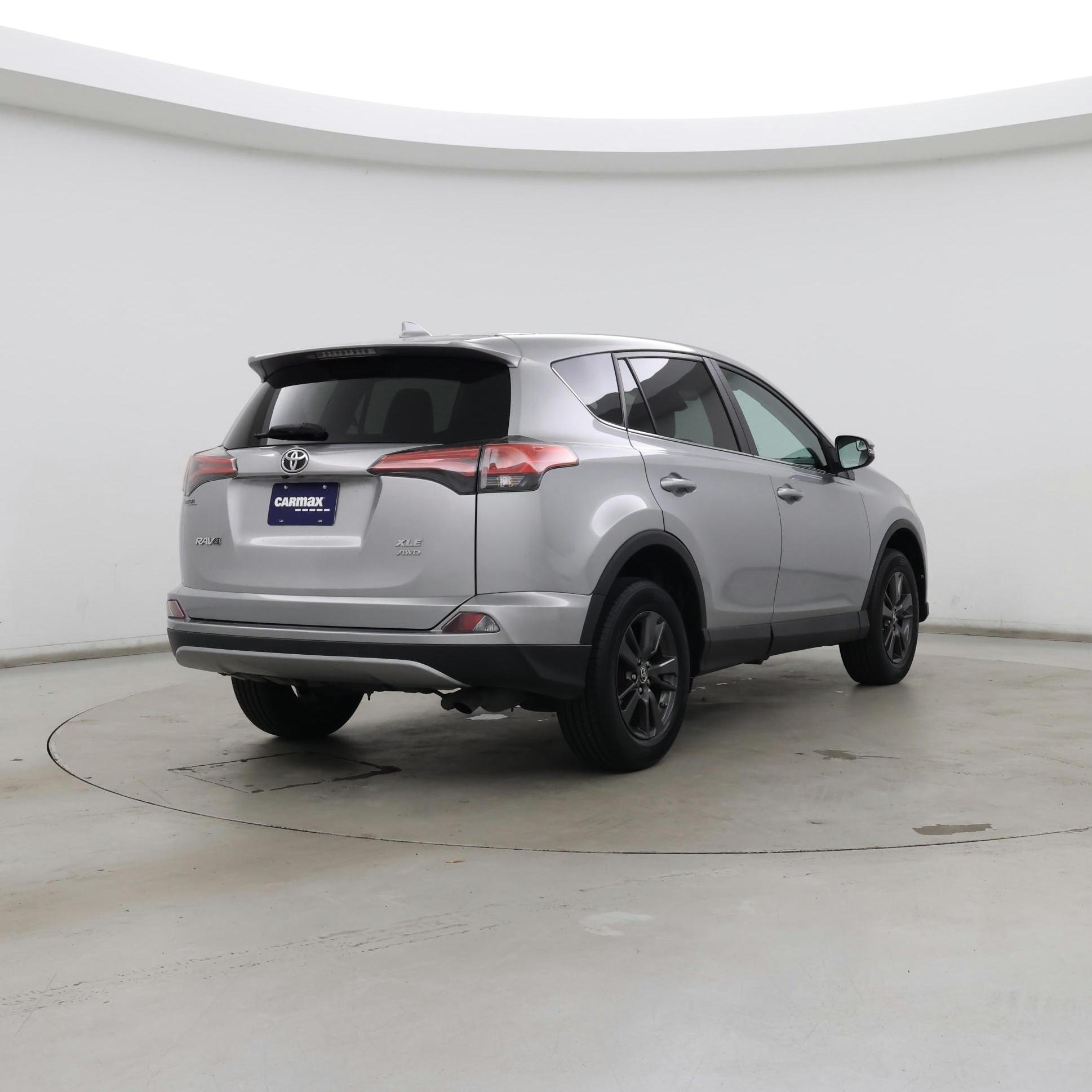 Thumbnail: 2018 Toyota RAV4 - 8