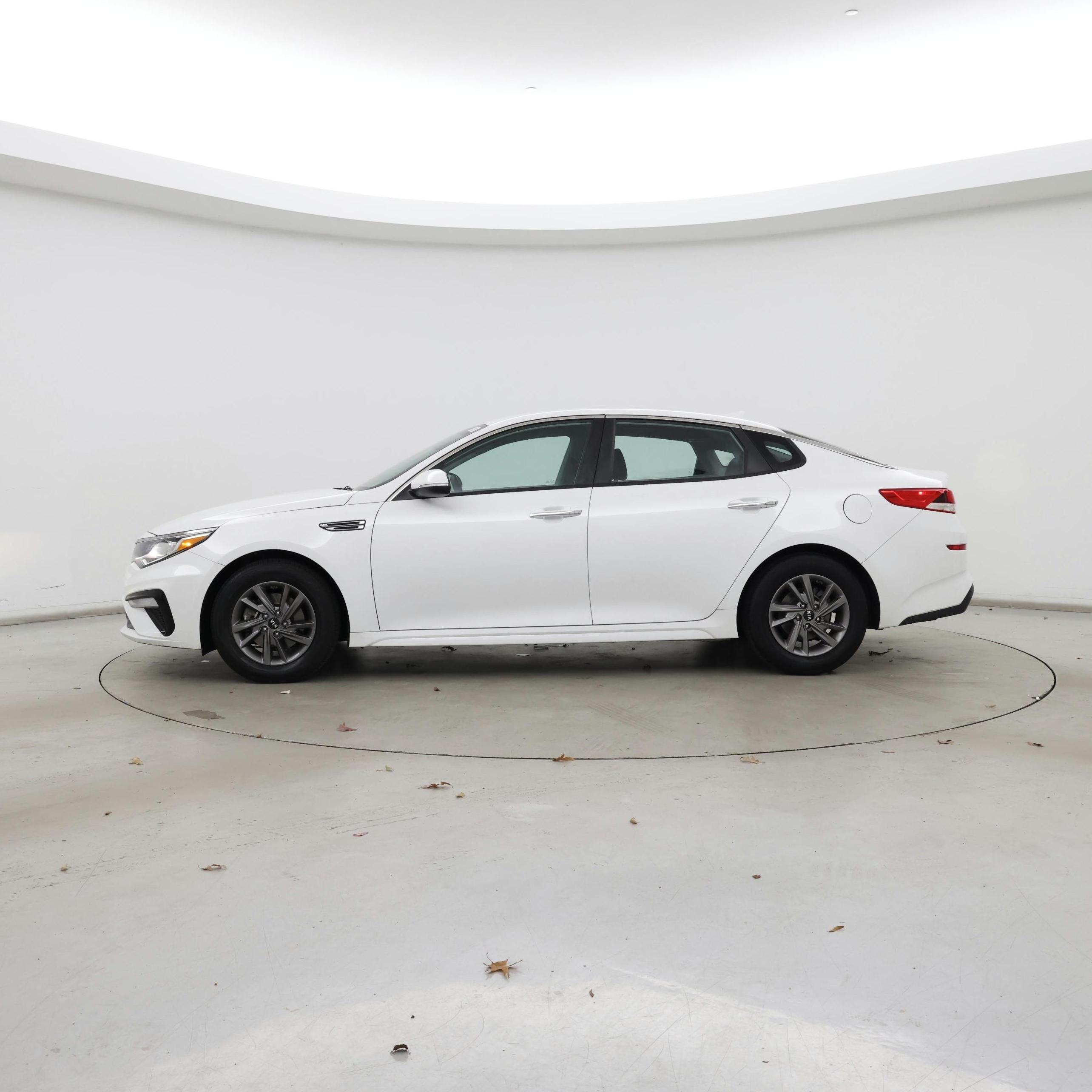 Thumbnail: 2020 Kia Optima - 3