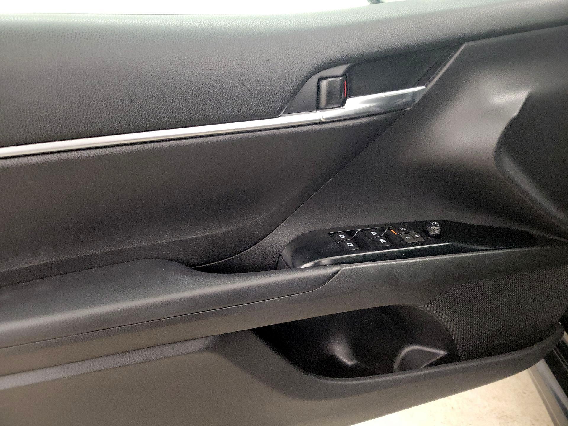 Thumbnail: 2019 Toyota Camry - 12