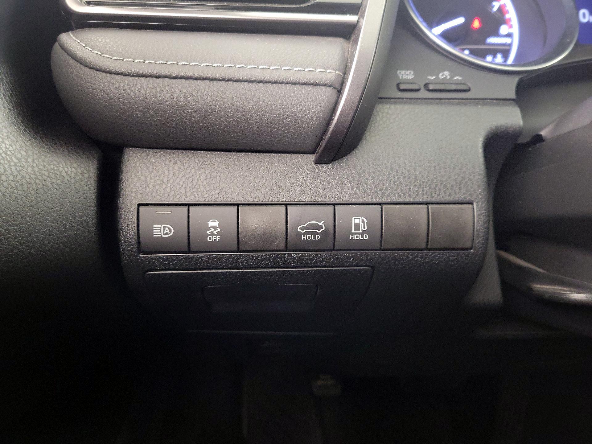 Thumbnail: 2019 Toyota Camry - 13