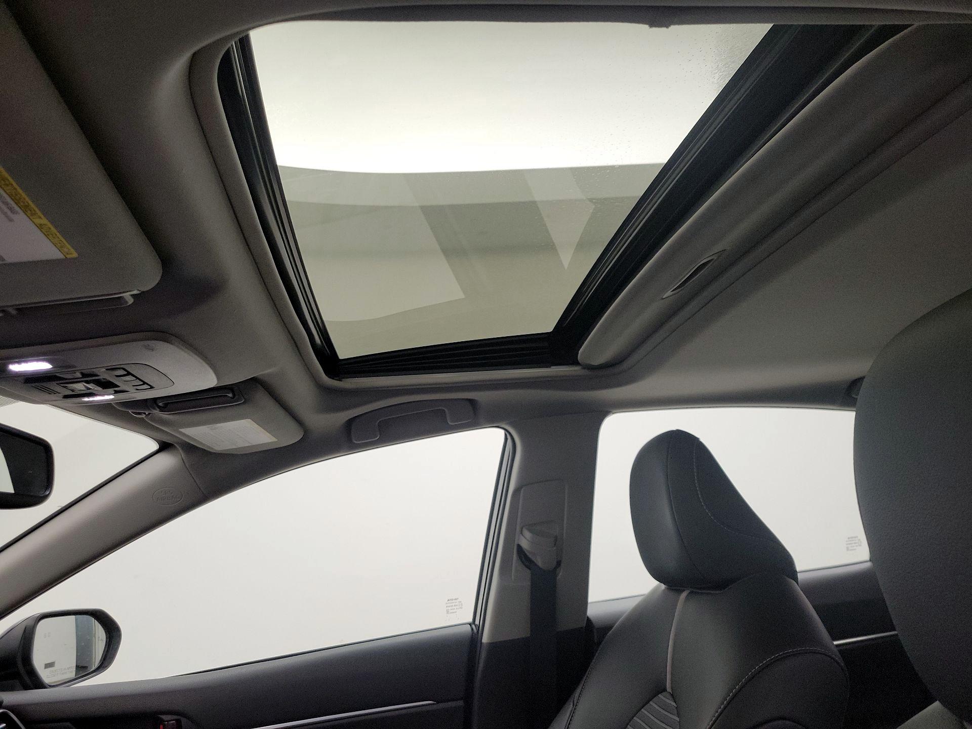 Thumbnail: 2019 Toyota Camry - 19