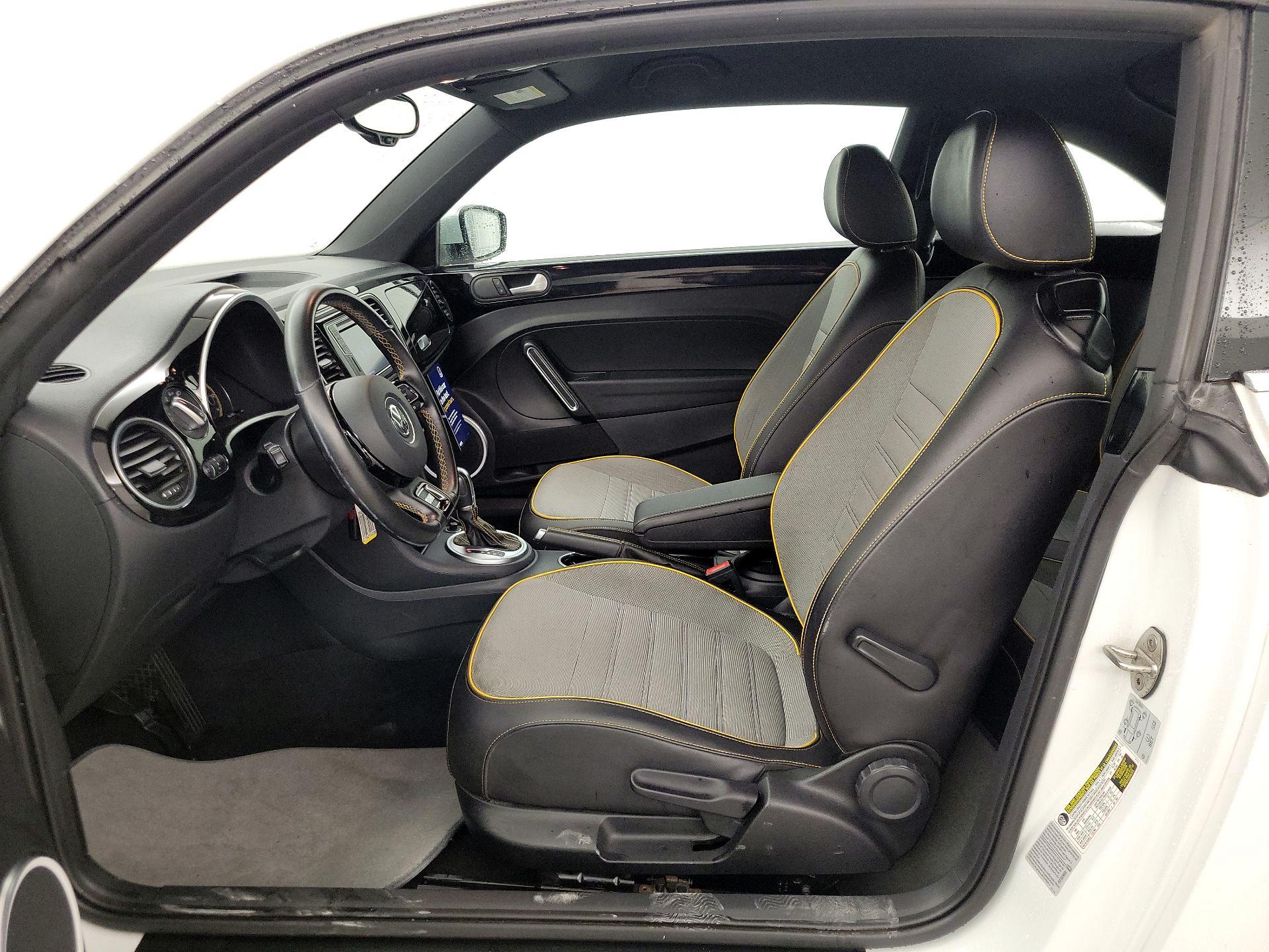 Thumbnail: 2016 Volkswagen Beetle - 11