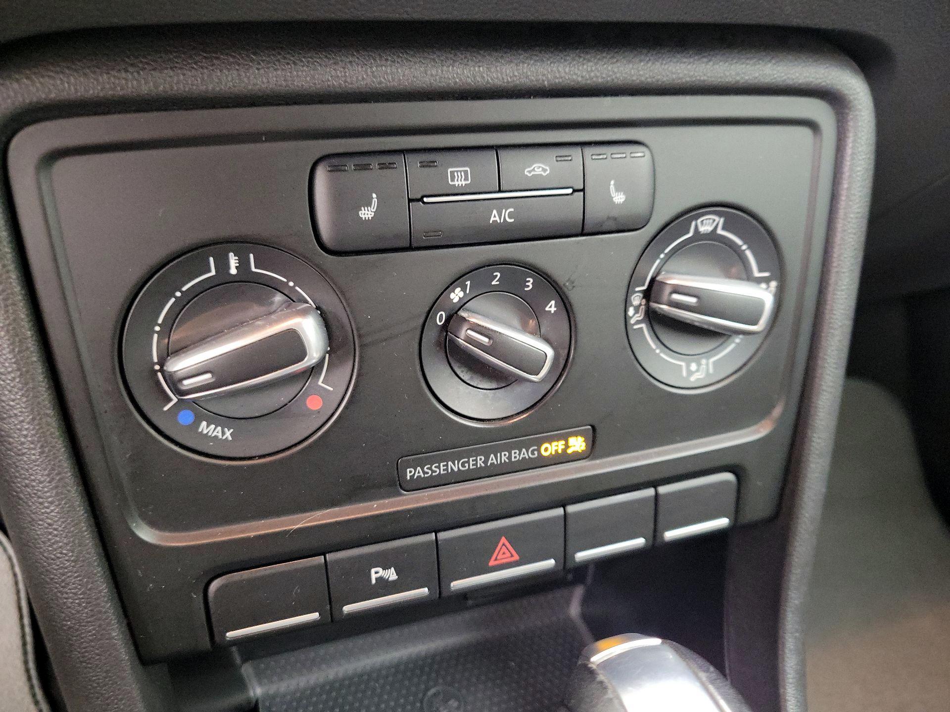 Thumbnail: 2016 Volkswagen Beetle - 16