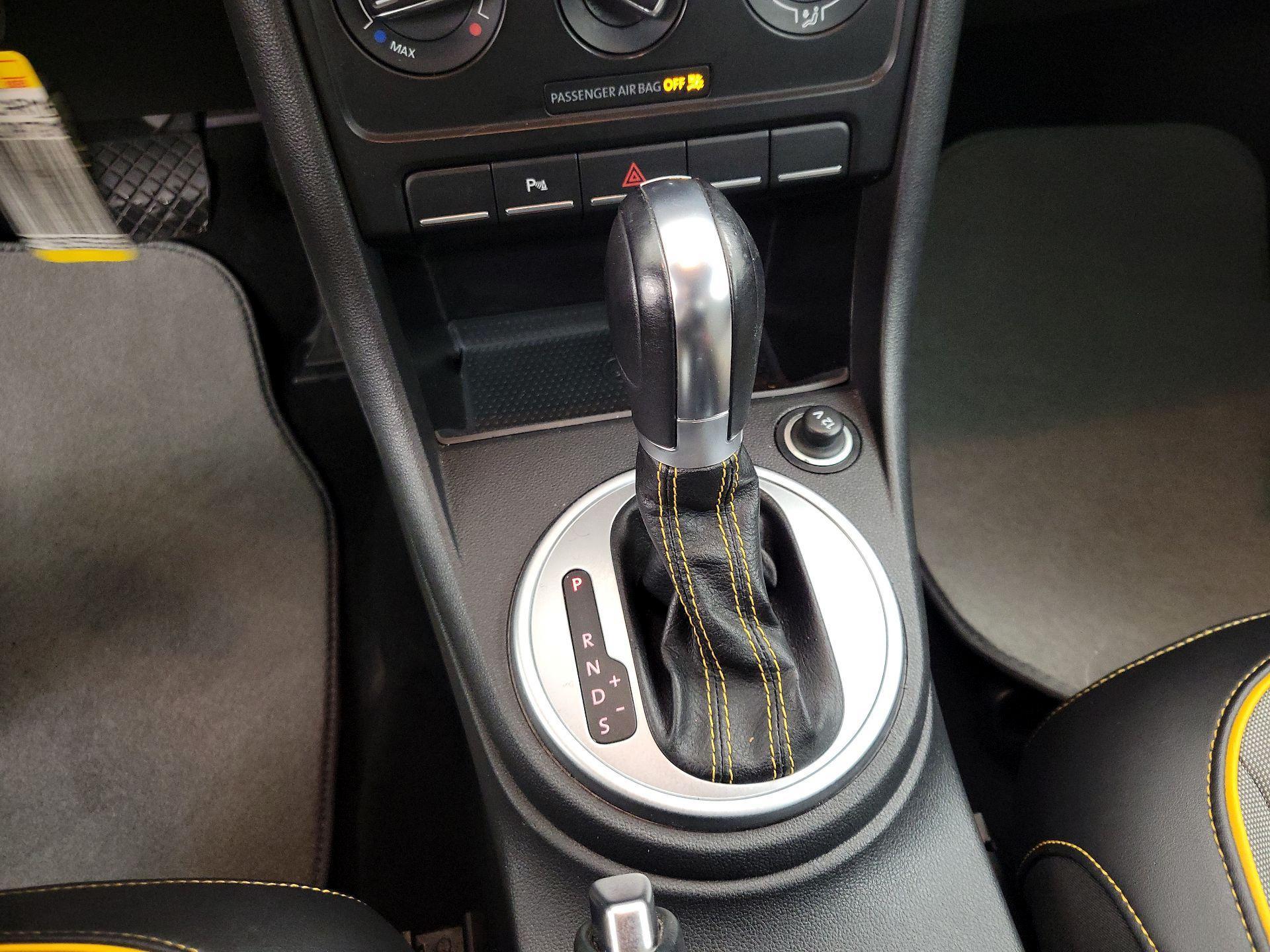 Thumbnail: 2016 Volkswagen Beetle - 17