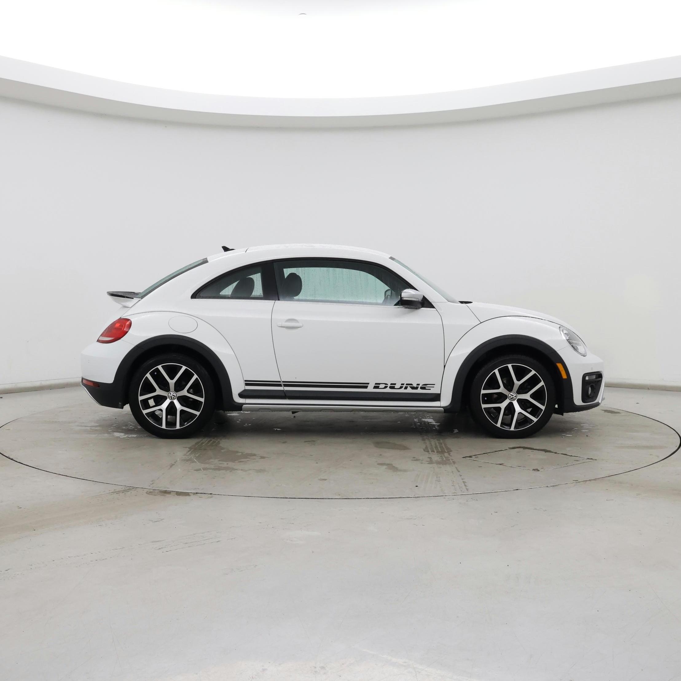Thumbnail: 2016 Volkswagen Beetle - 7
