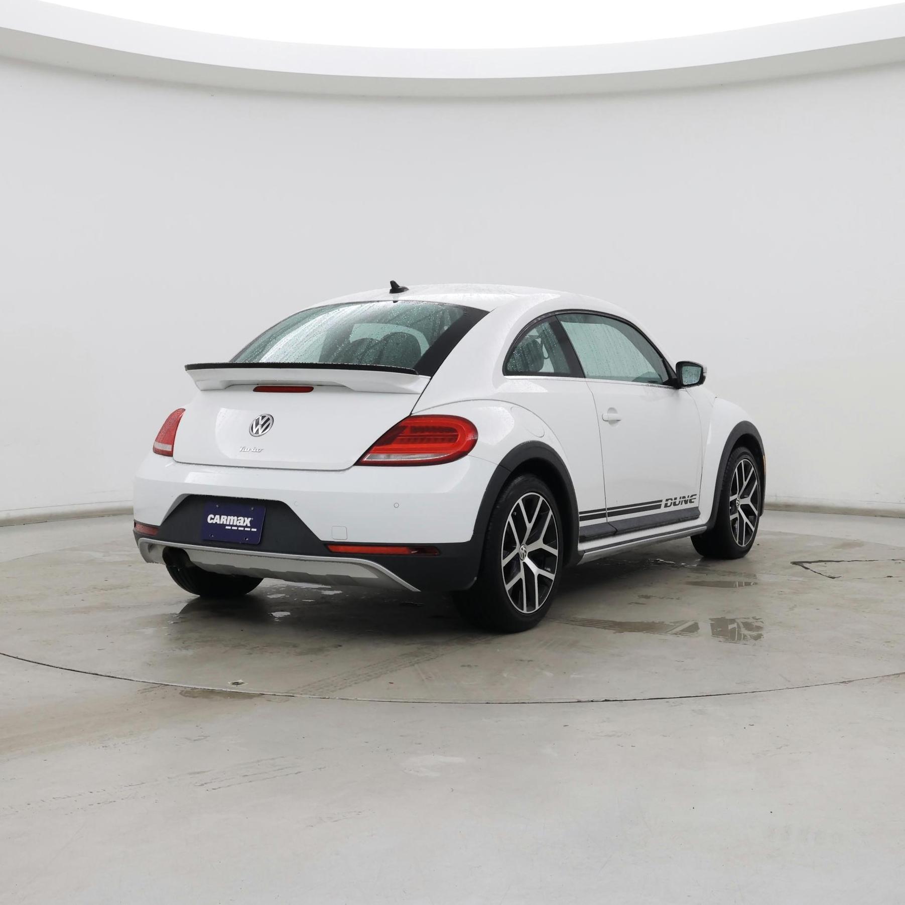Thumbnail: 2016 Volkswagen Beetle - 8
