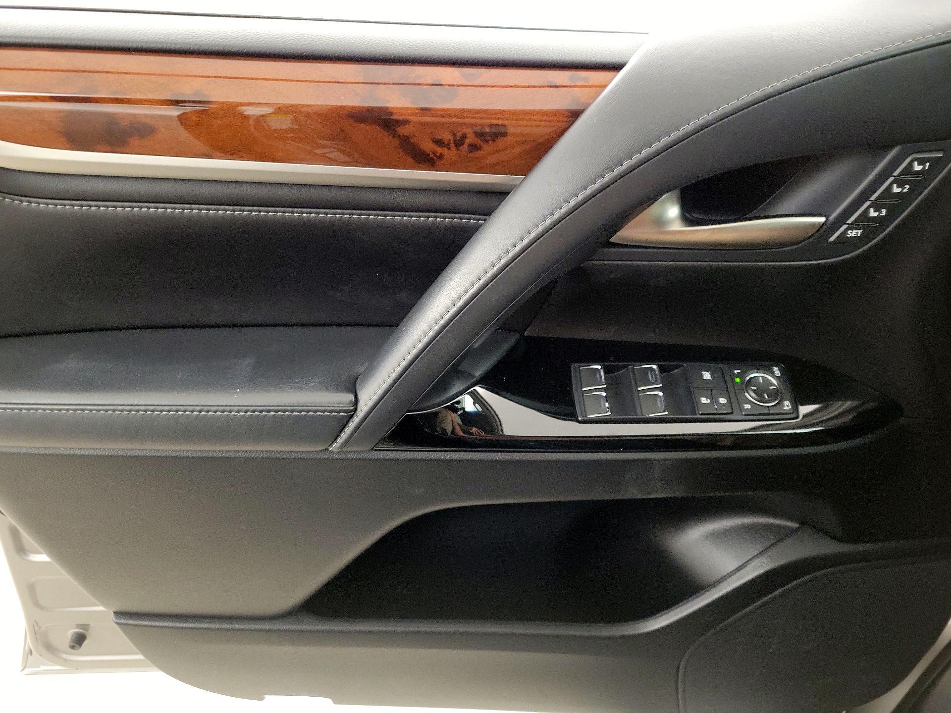 Thumbnail: 2019 Lexus LX - 12