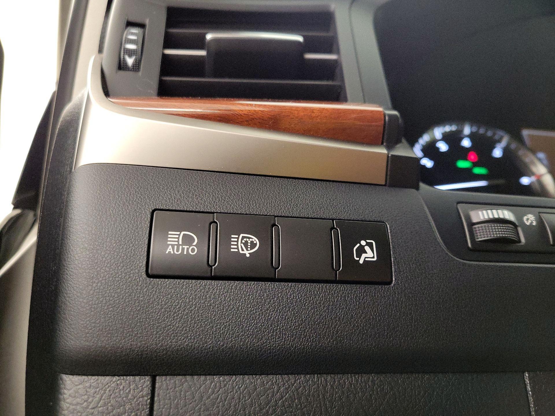 Thumbnail: 2019 Lexus LX - 13