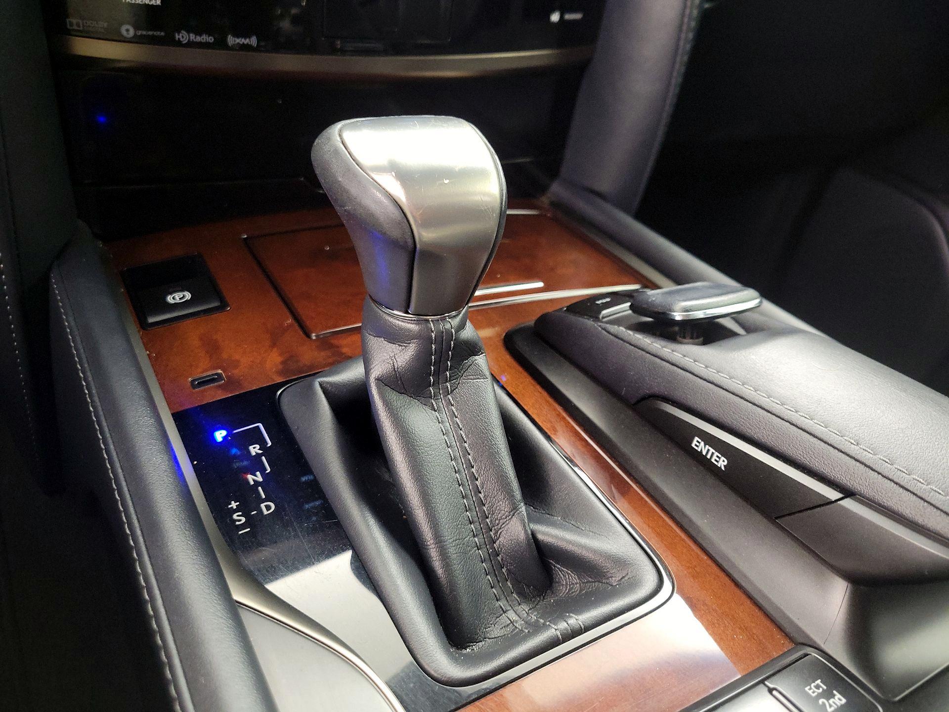 Thumbnail: 2019 Lexus LX - 18