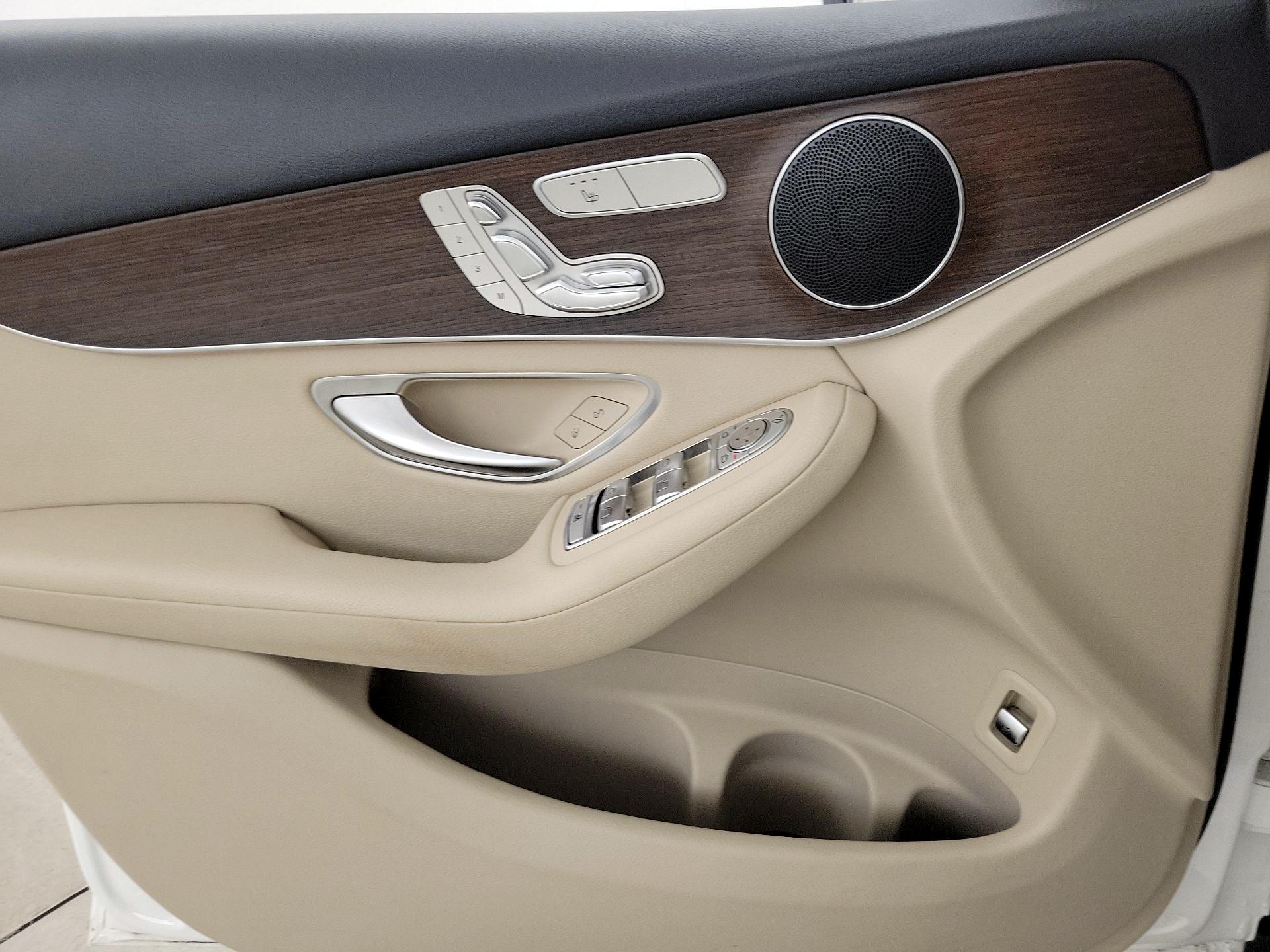 Thumbnail: 2022 Mercedes-Benz GLC - 12