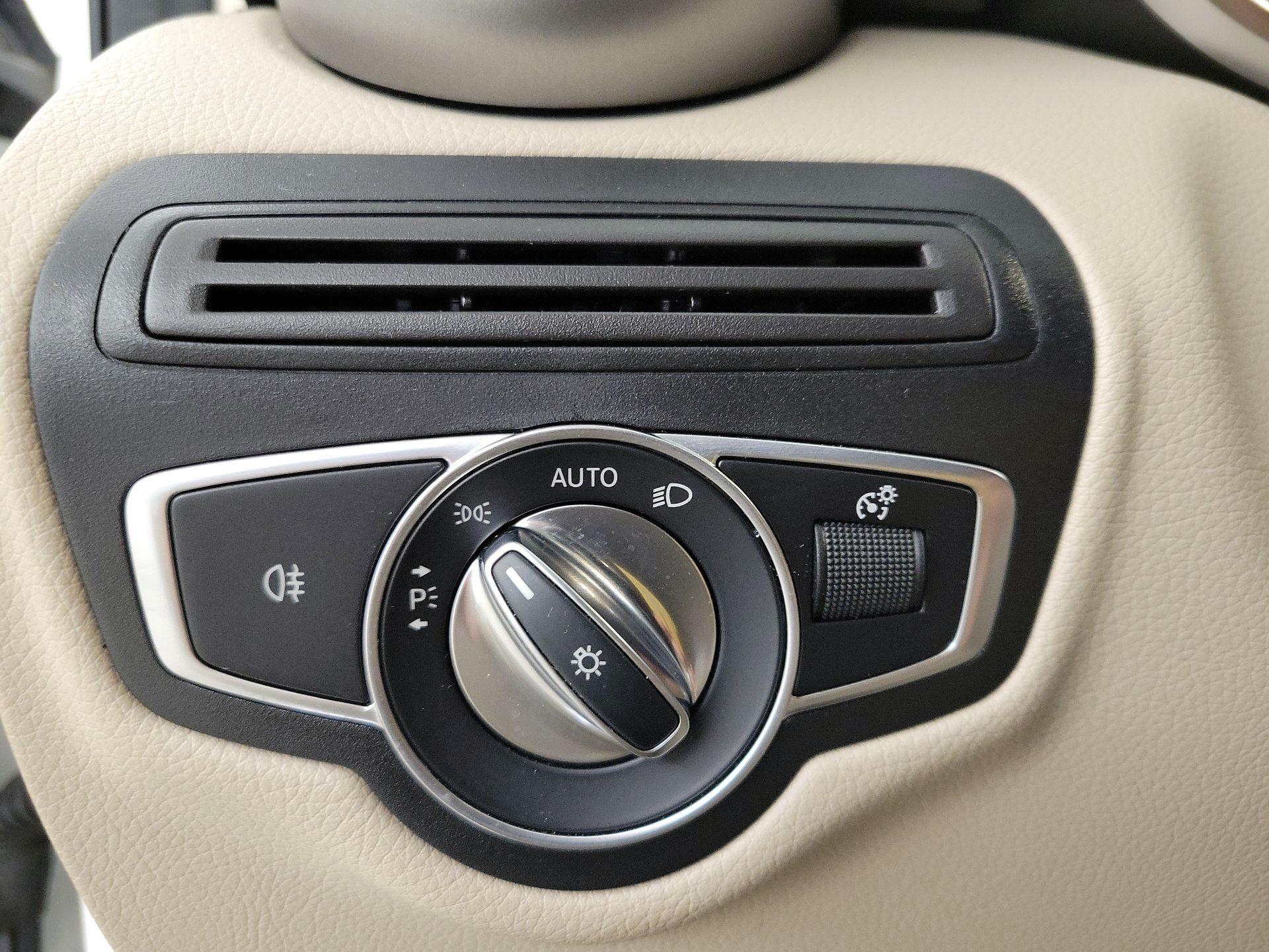 Thumbnail: 2022 Mercedes-Benz GLC - 13