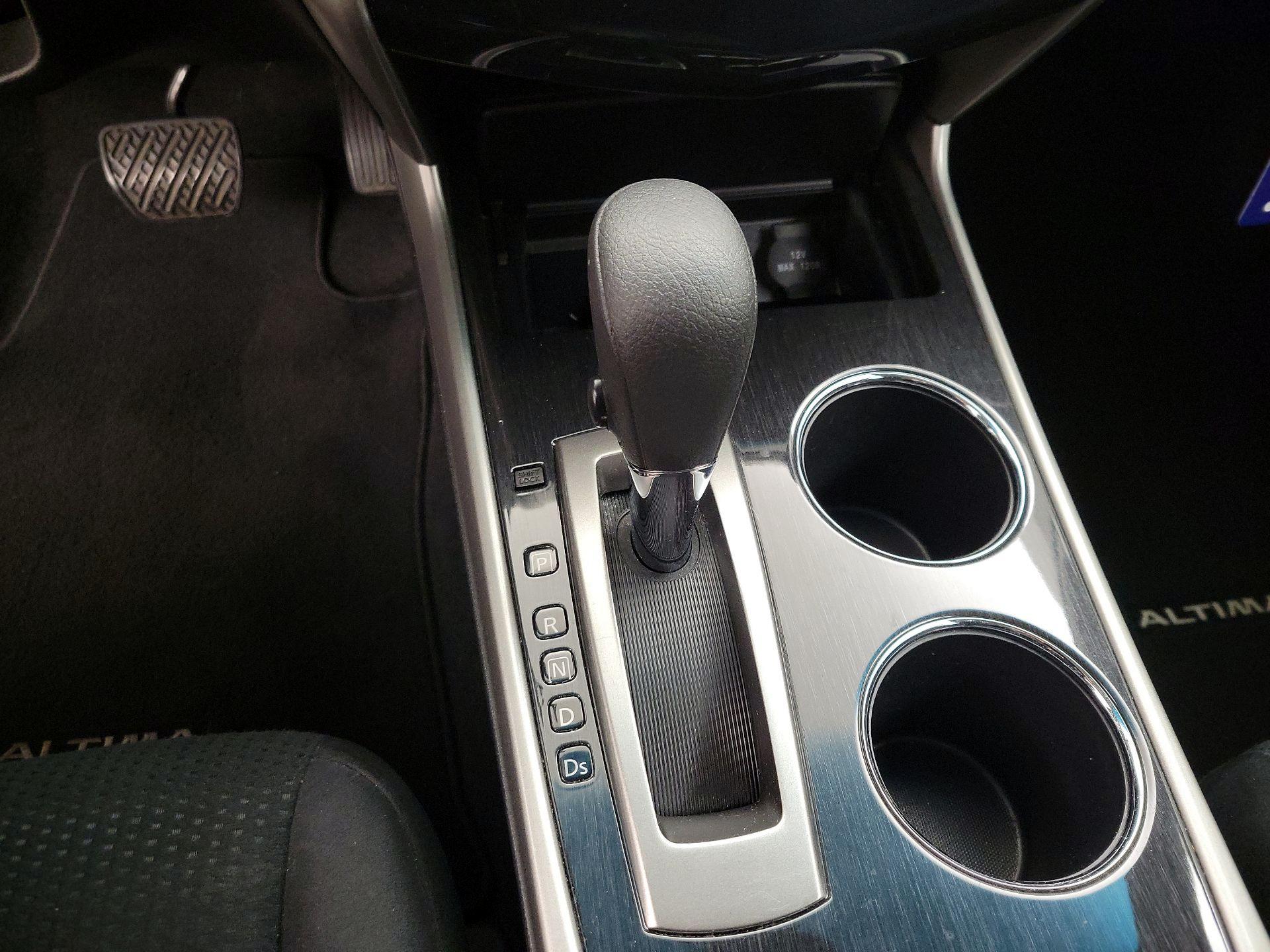 Thumbnail: 2014 Nissan Altima - 16