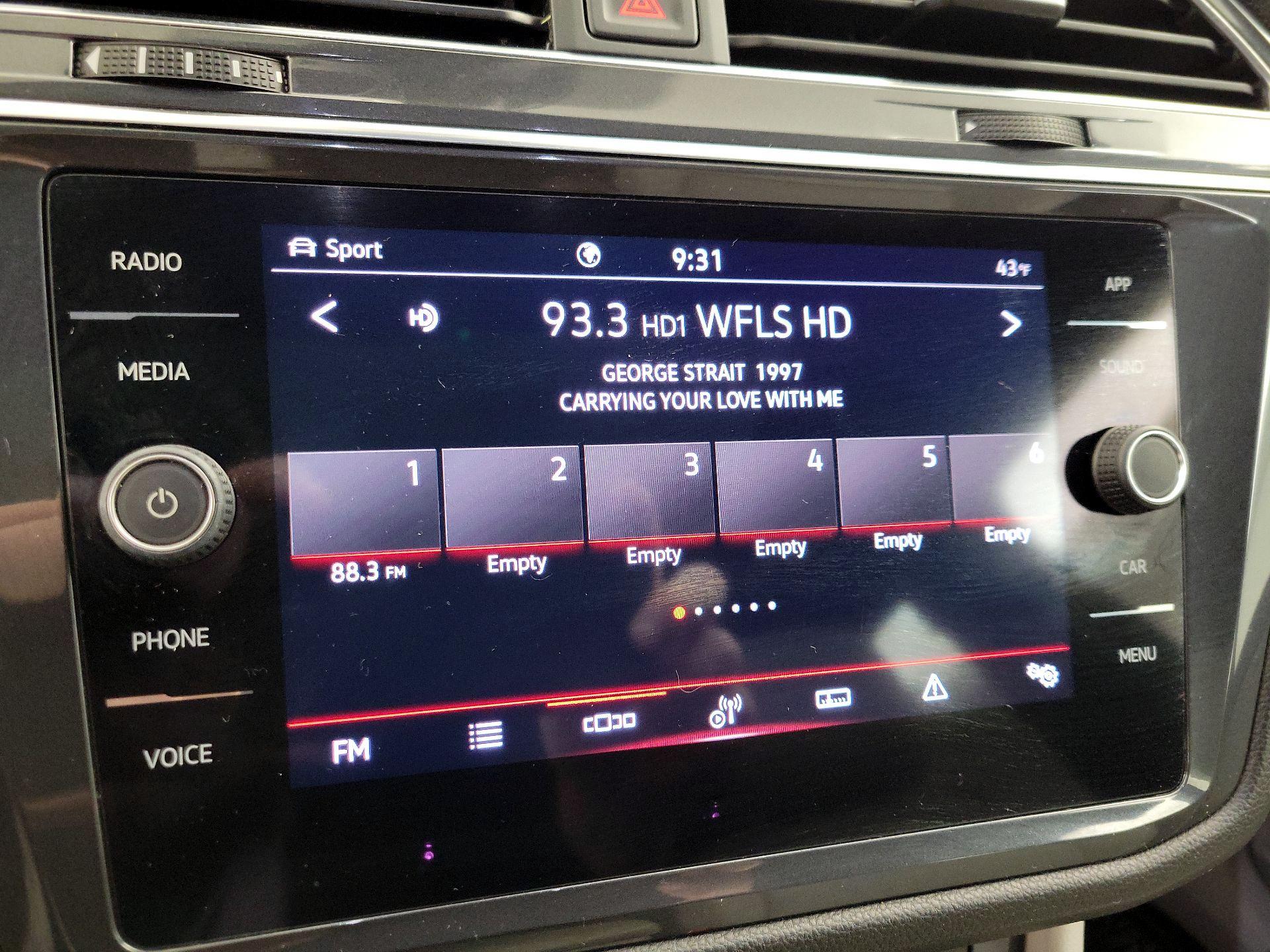 Thumbnail: 2022 Volkswagen Tiguan - 15