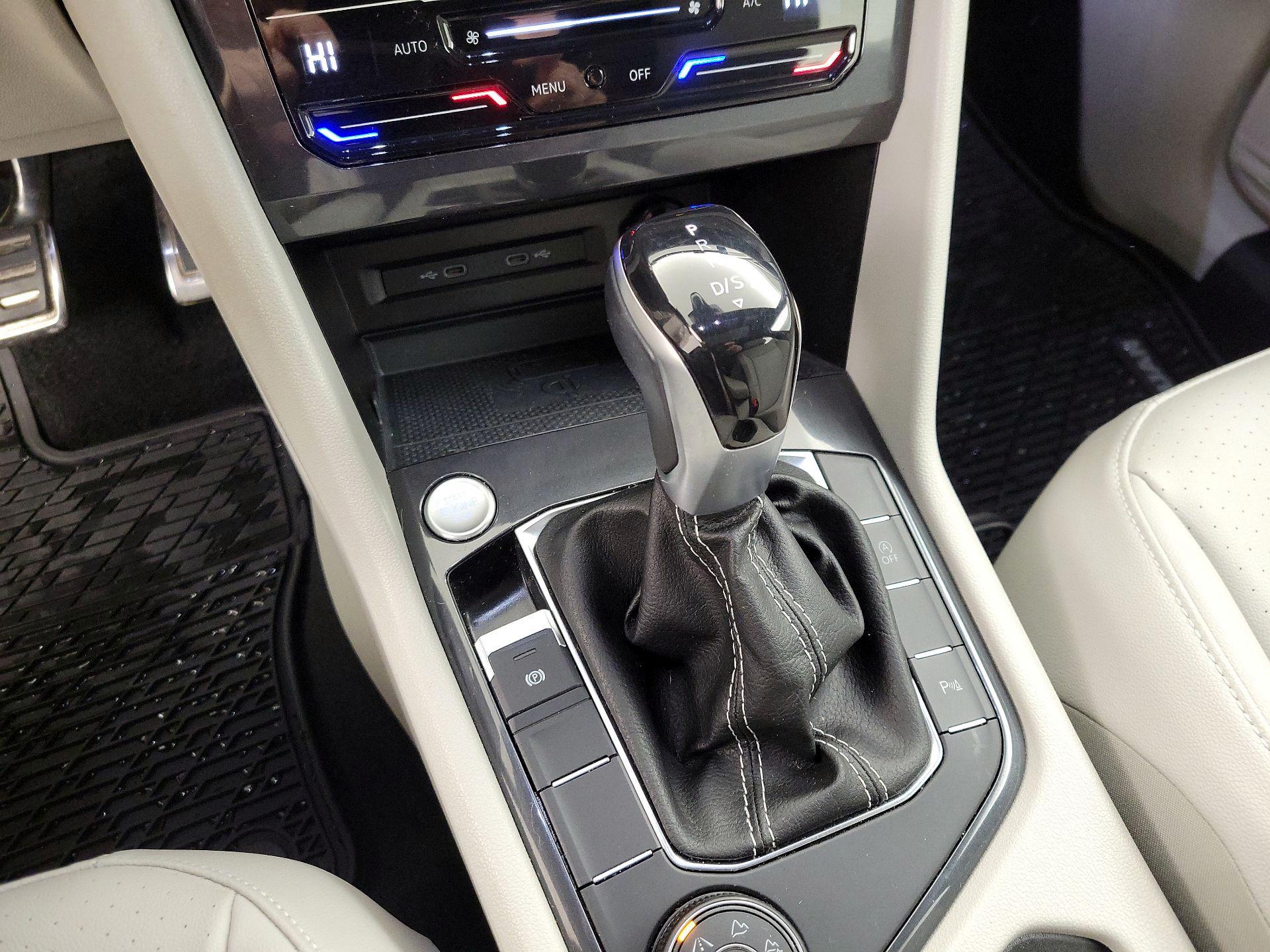 Thumbnail: 2022 Volkswagen Tiguan - 17