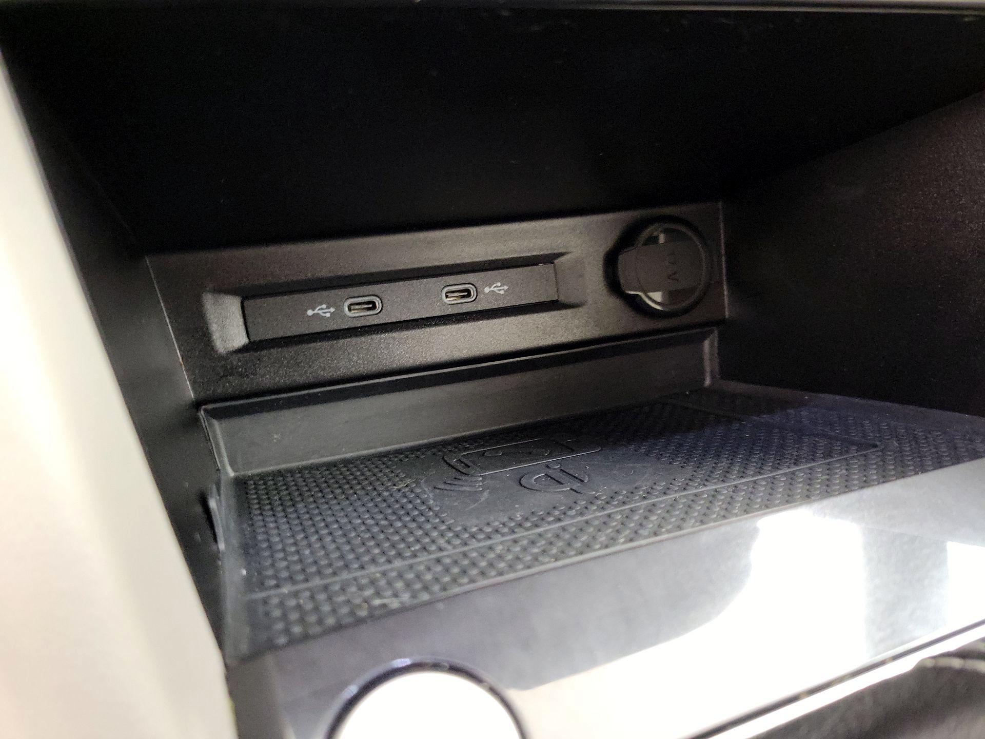 Thumbnail: 2022 Volkswagen Tiguan - 18