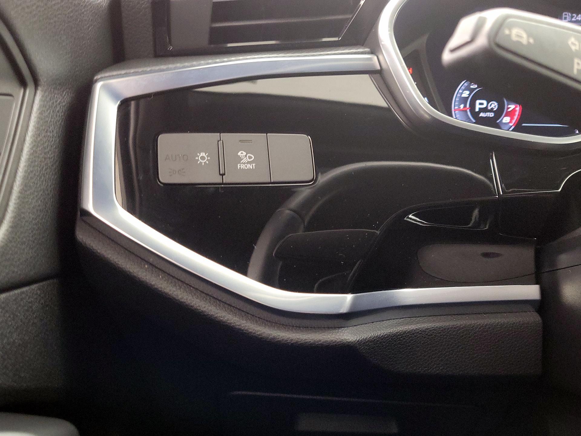 Thumbnail: 2021 Audi Q3 - 13