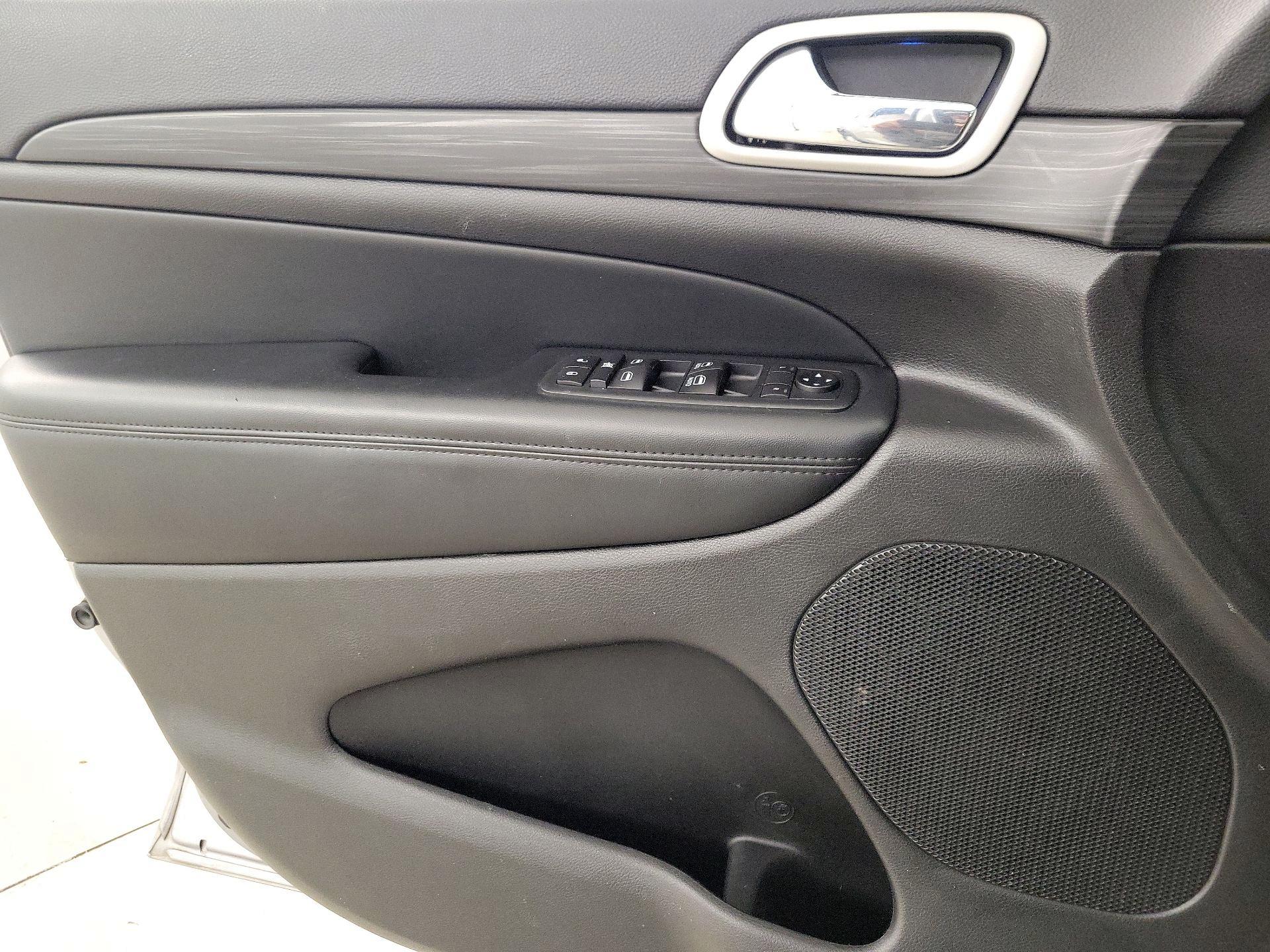 Thumbnail: 2020 Jeep Grand Cherokee - 12