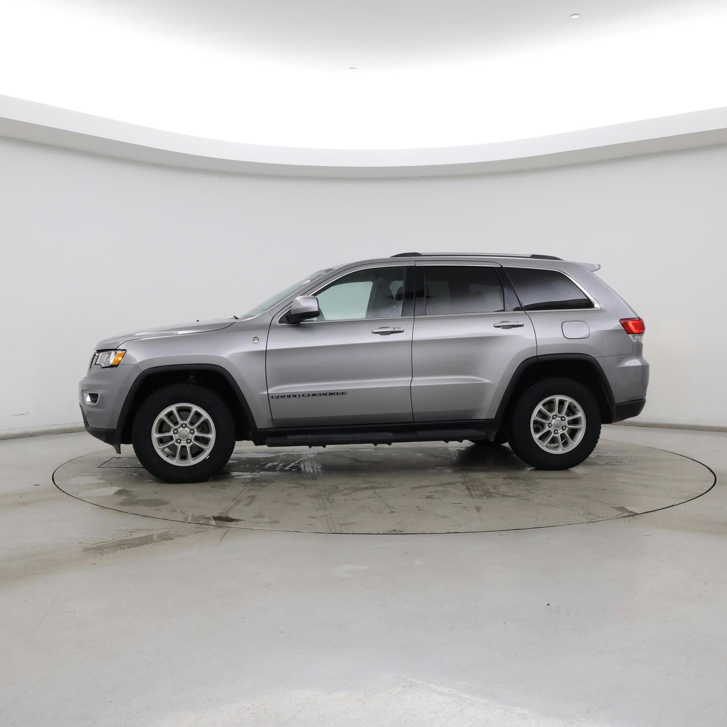 Thumbnail: 2020 Jeep Grand Cherokee - 3