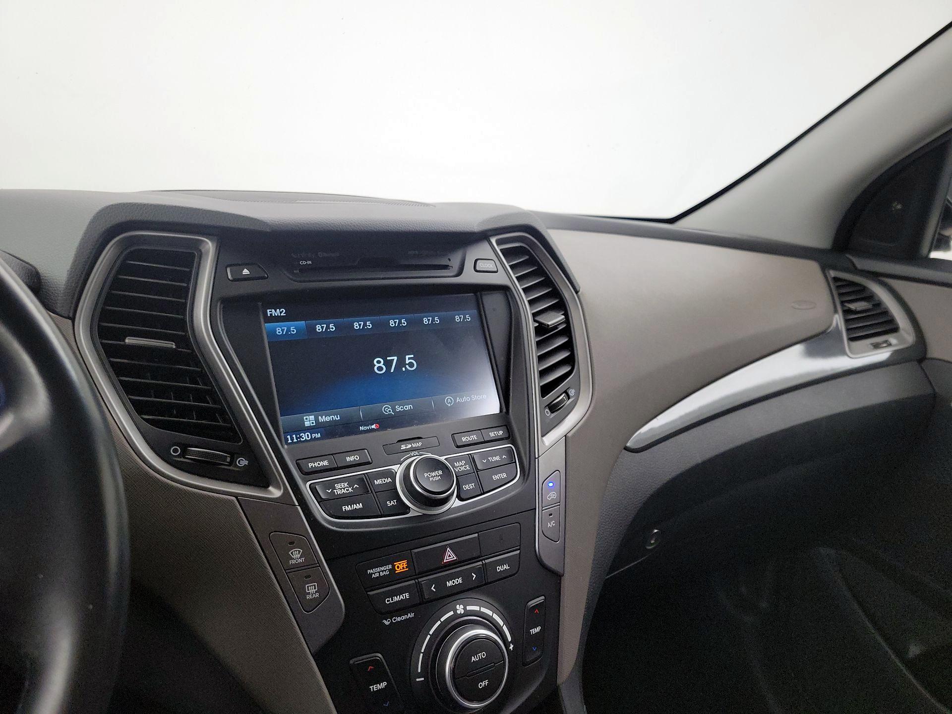 Thumbnail: 2014 Hyundai Santa Fe - 16