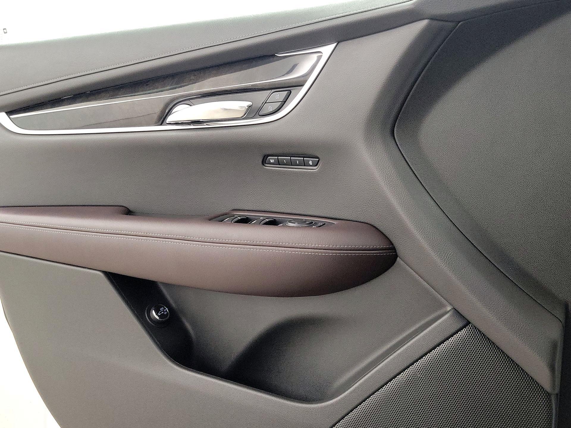 Thumbnail: 2020 Cadillac XT6 - 12